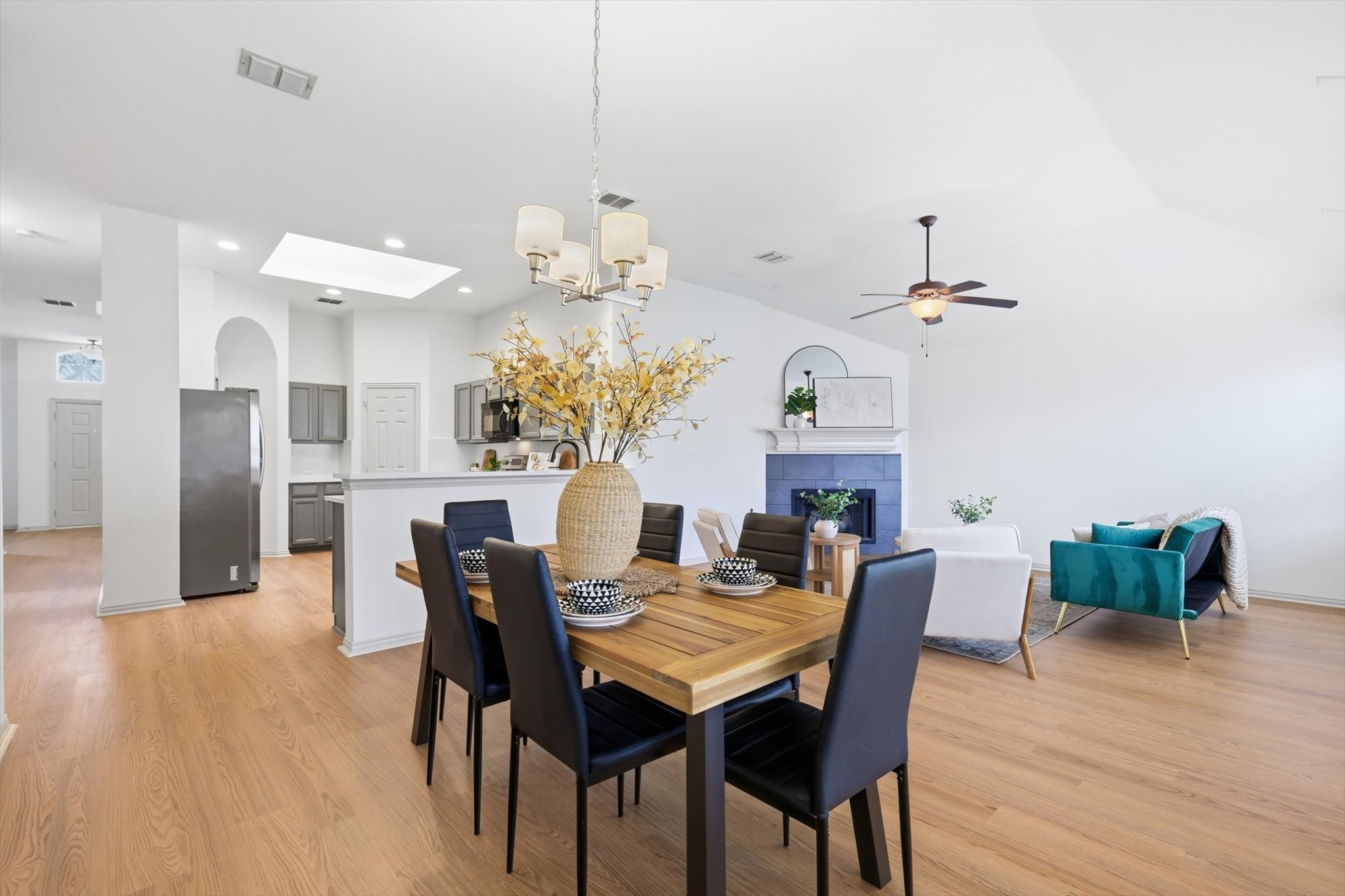 1233 Valley Oaks Drive