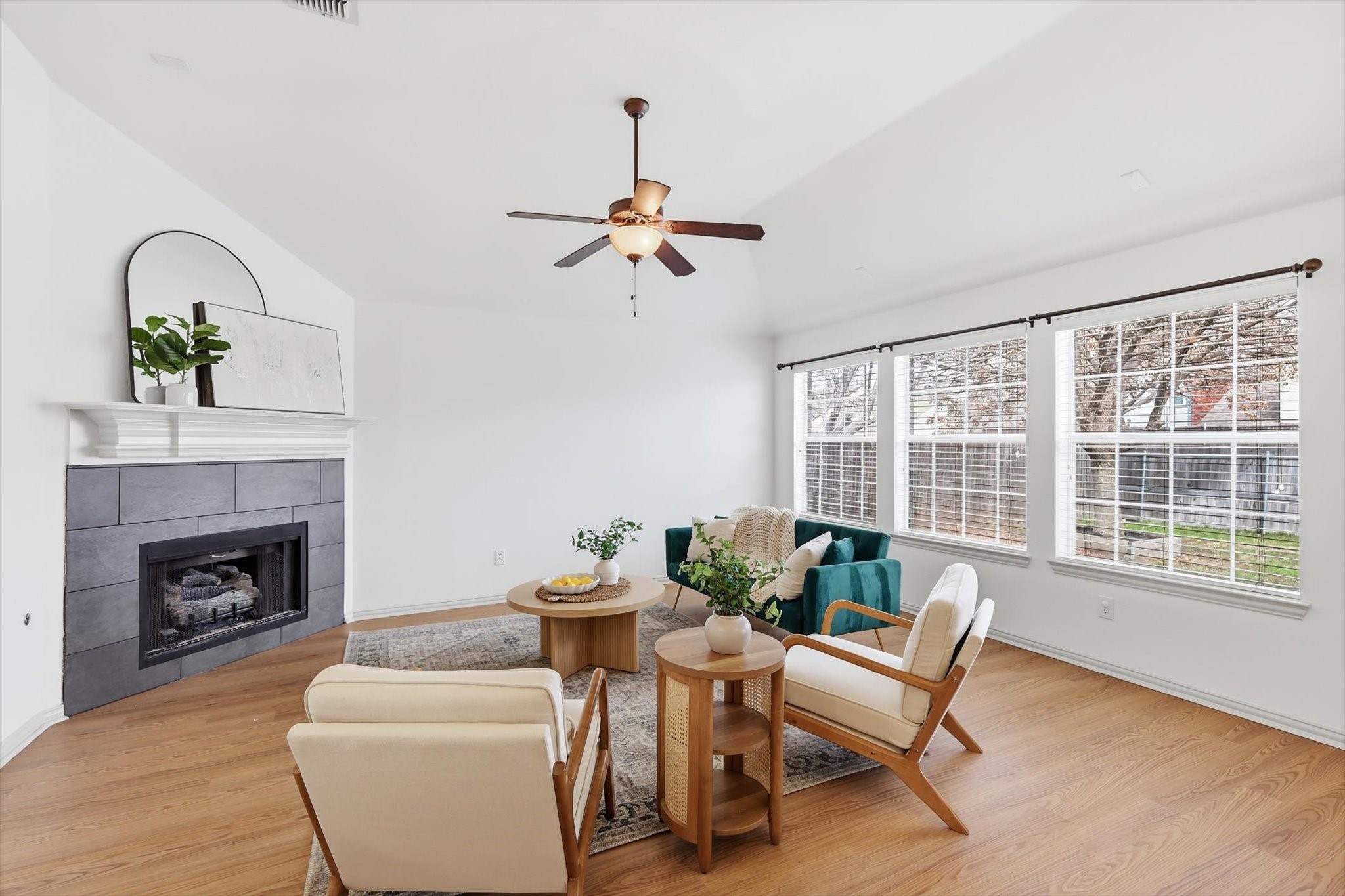 1233 Valley Oaks Drive