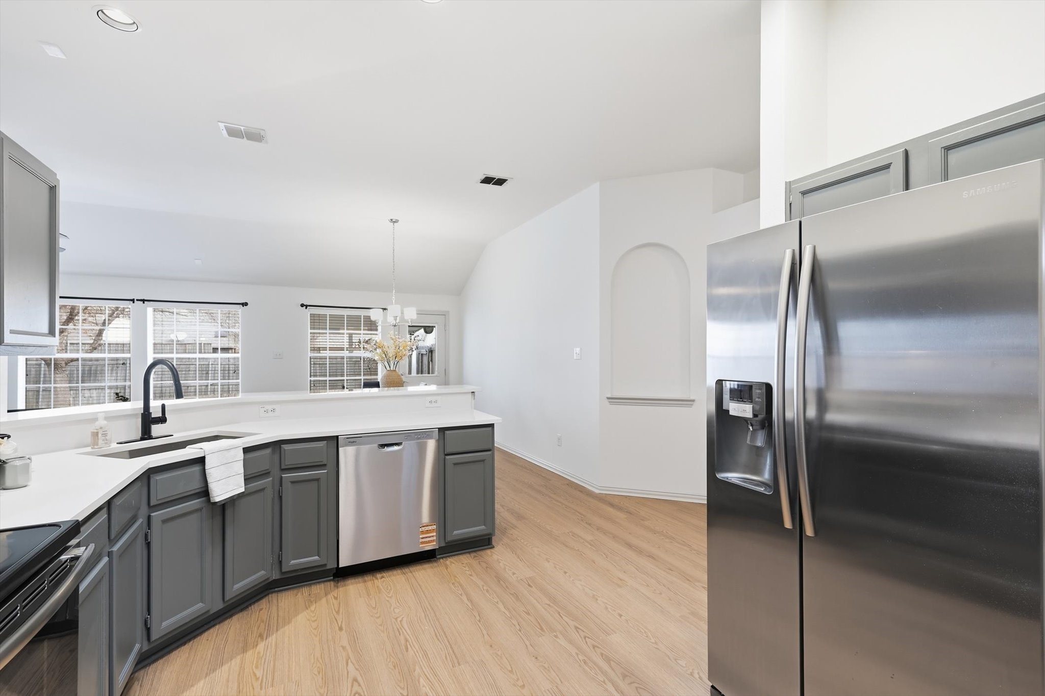 1233 Valley Oaks Drive