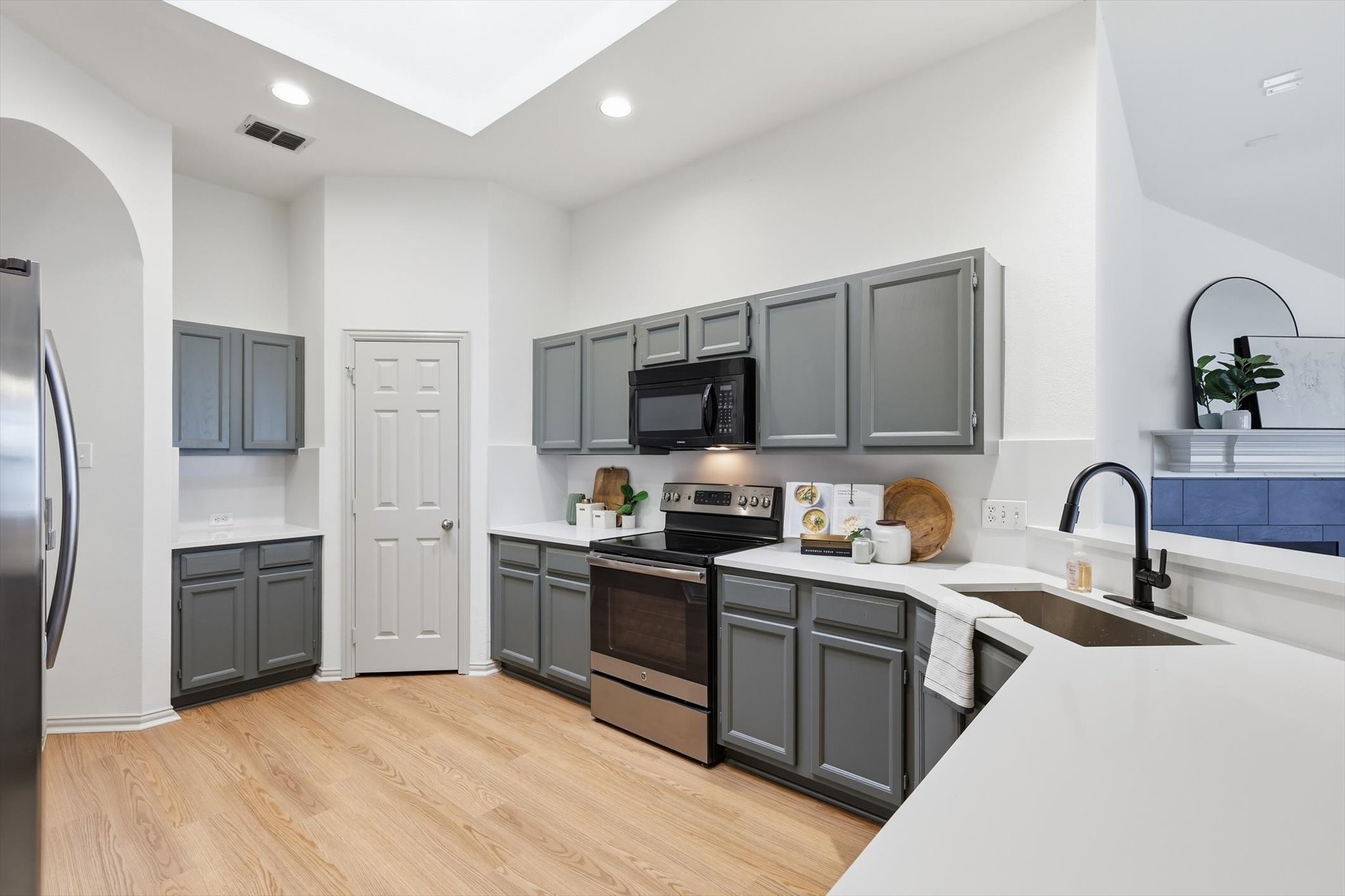 1233 Valley Oaks Drive