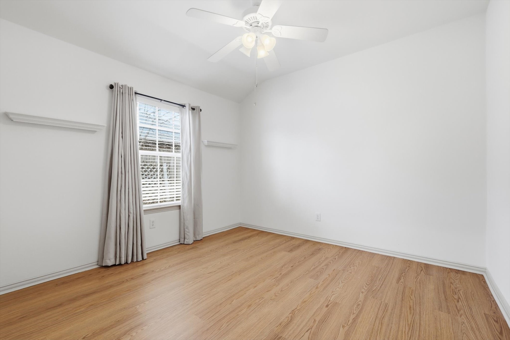 1233 Valley Oaks Drive