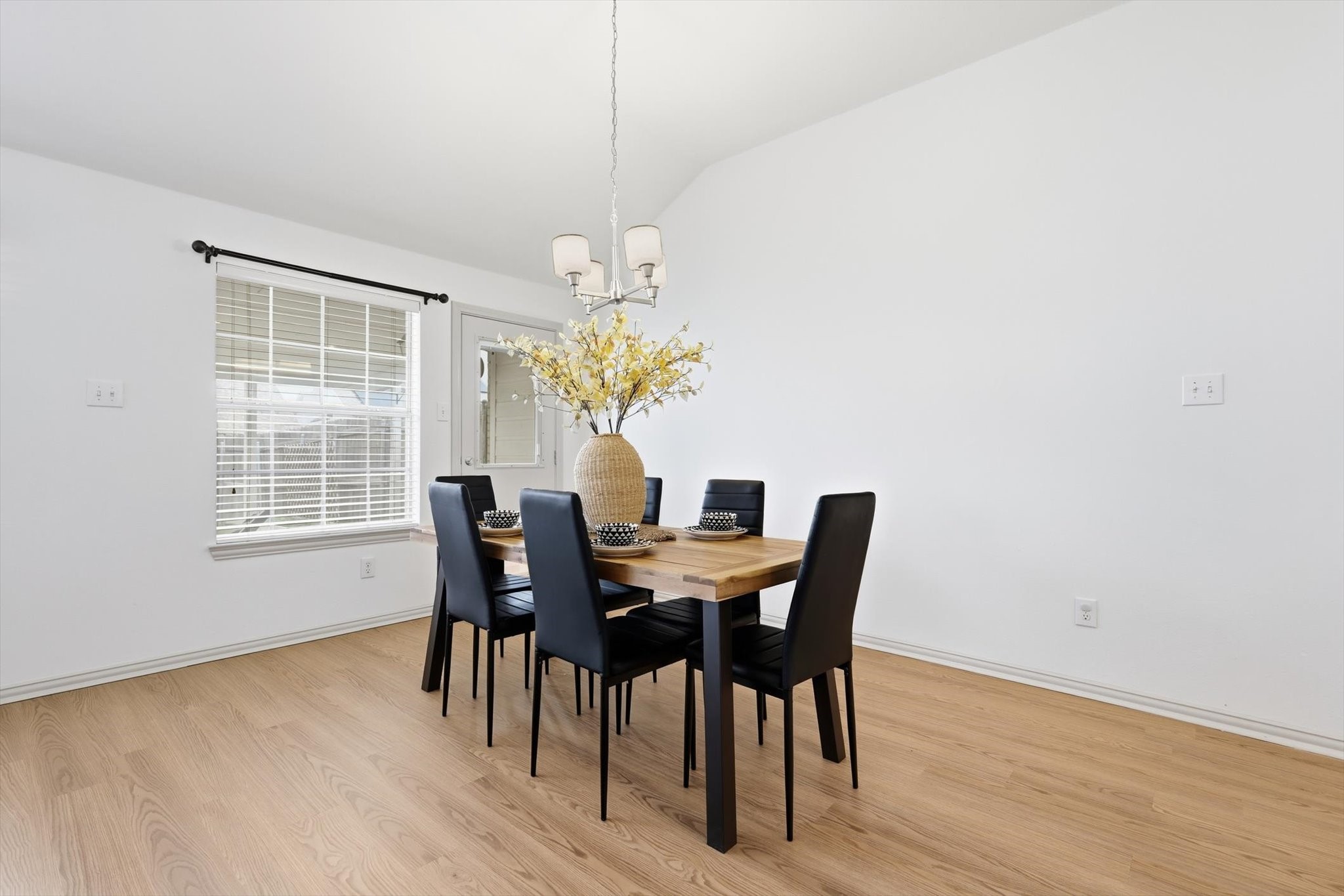 1233 Valley Oaks Drive