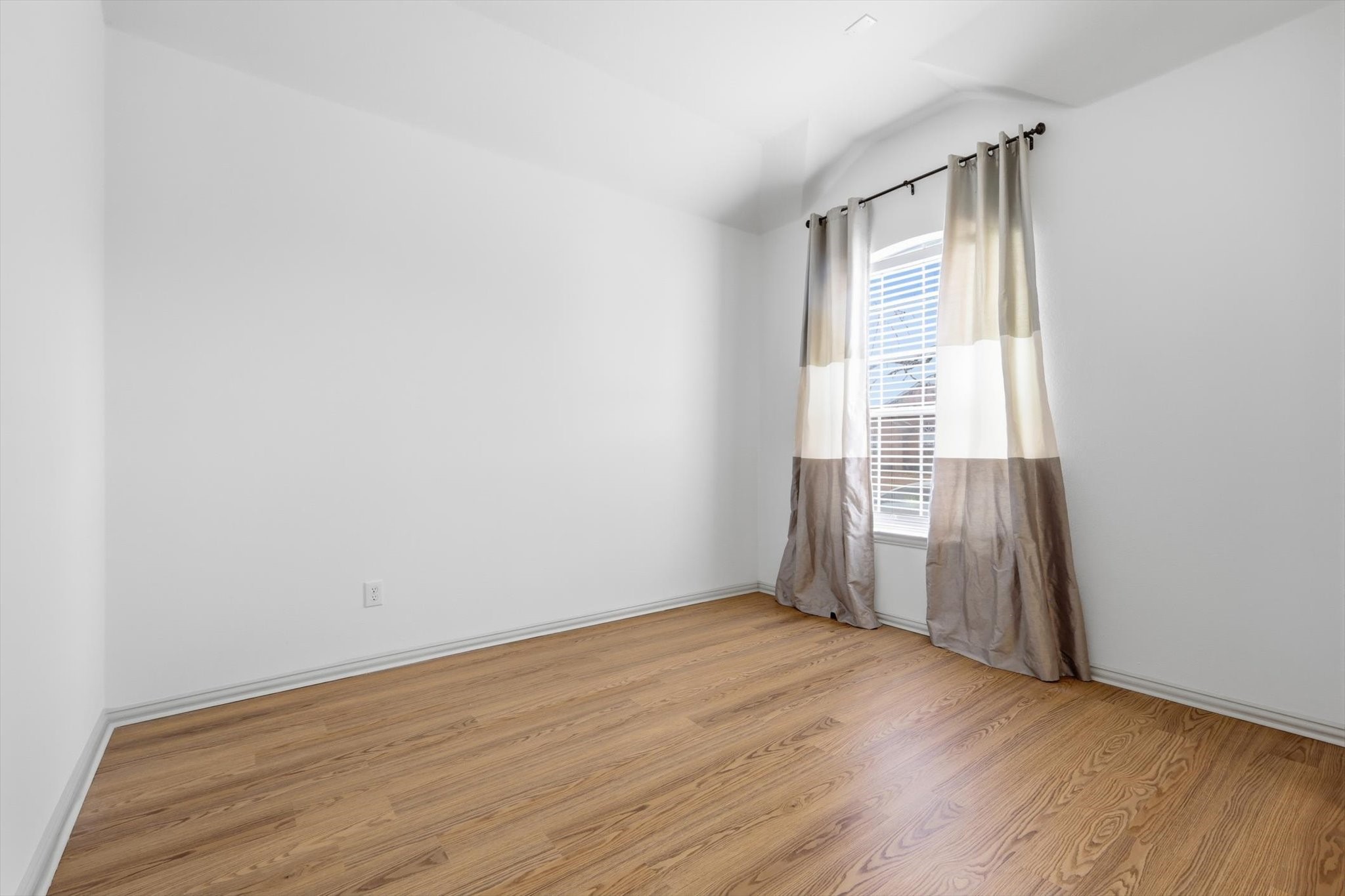 1233 Valley Oaks Drive