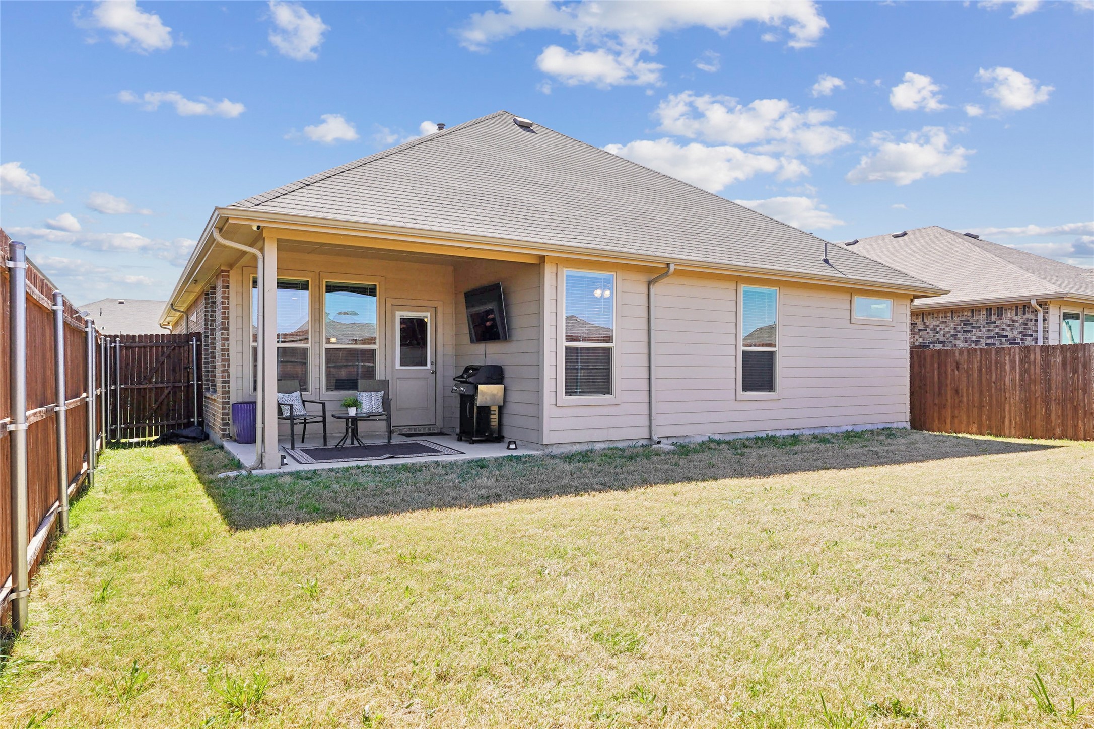 1041 Southwark Drive