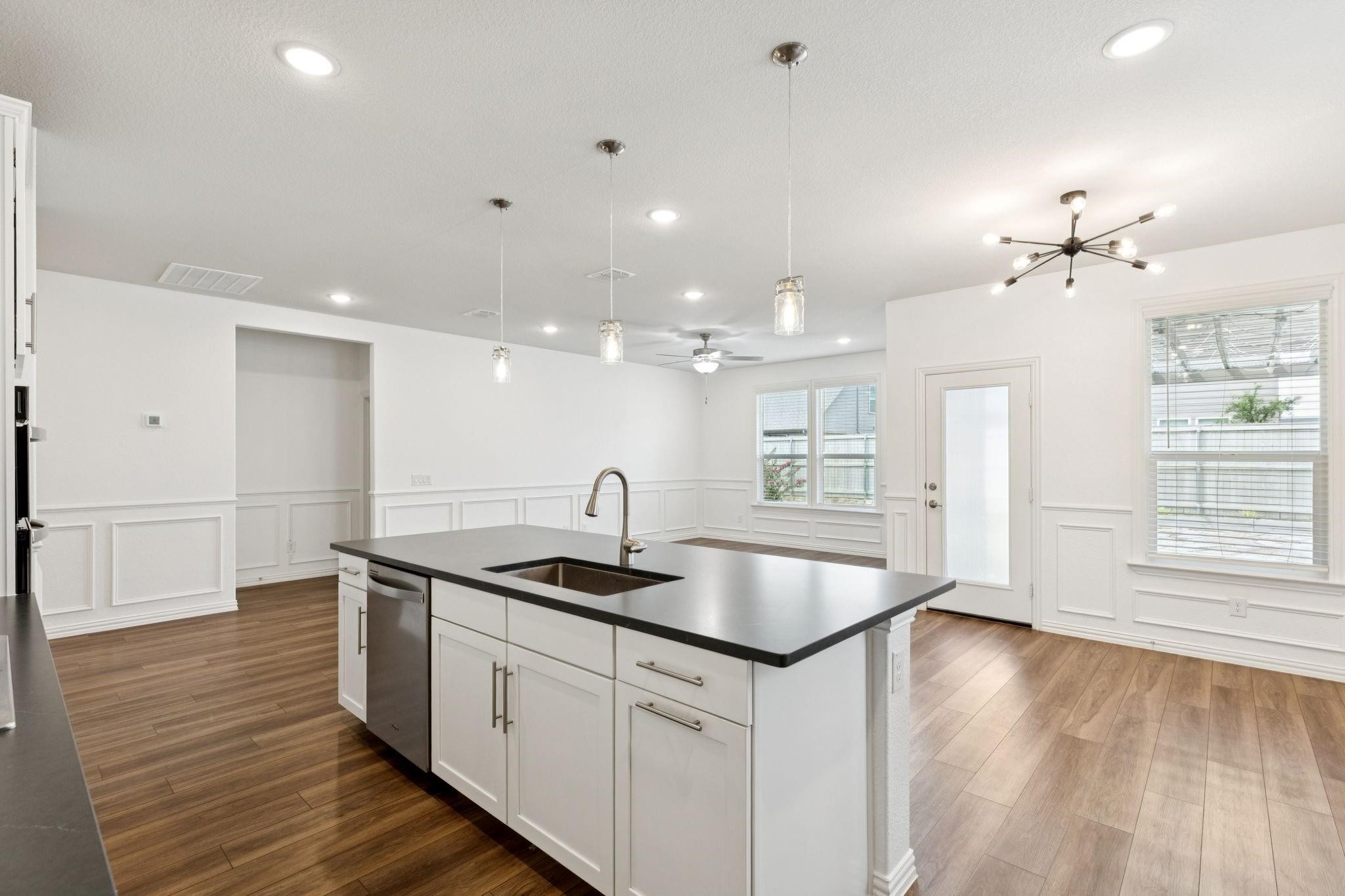 2412 Rooster Lane