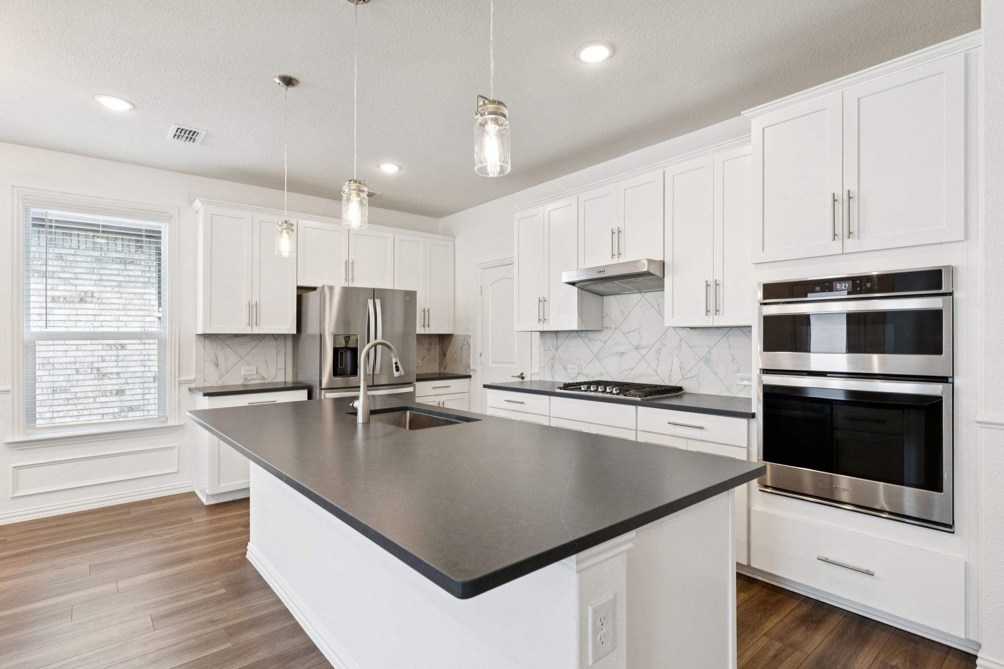 2412 Rooster Lane