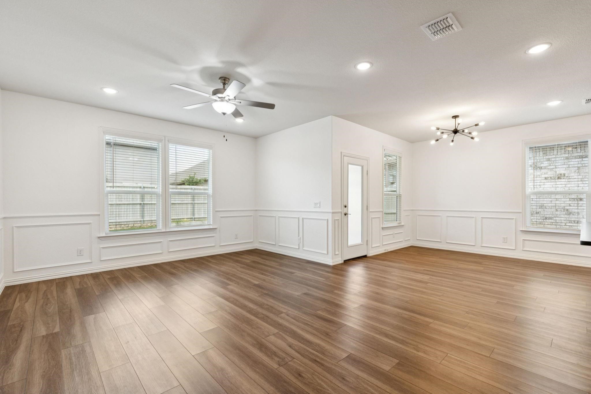 2412 Rooster Lane