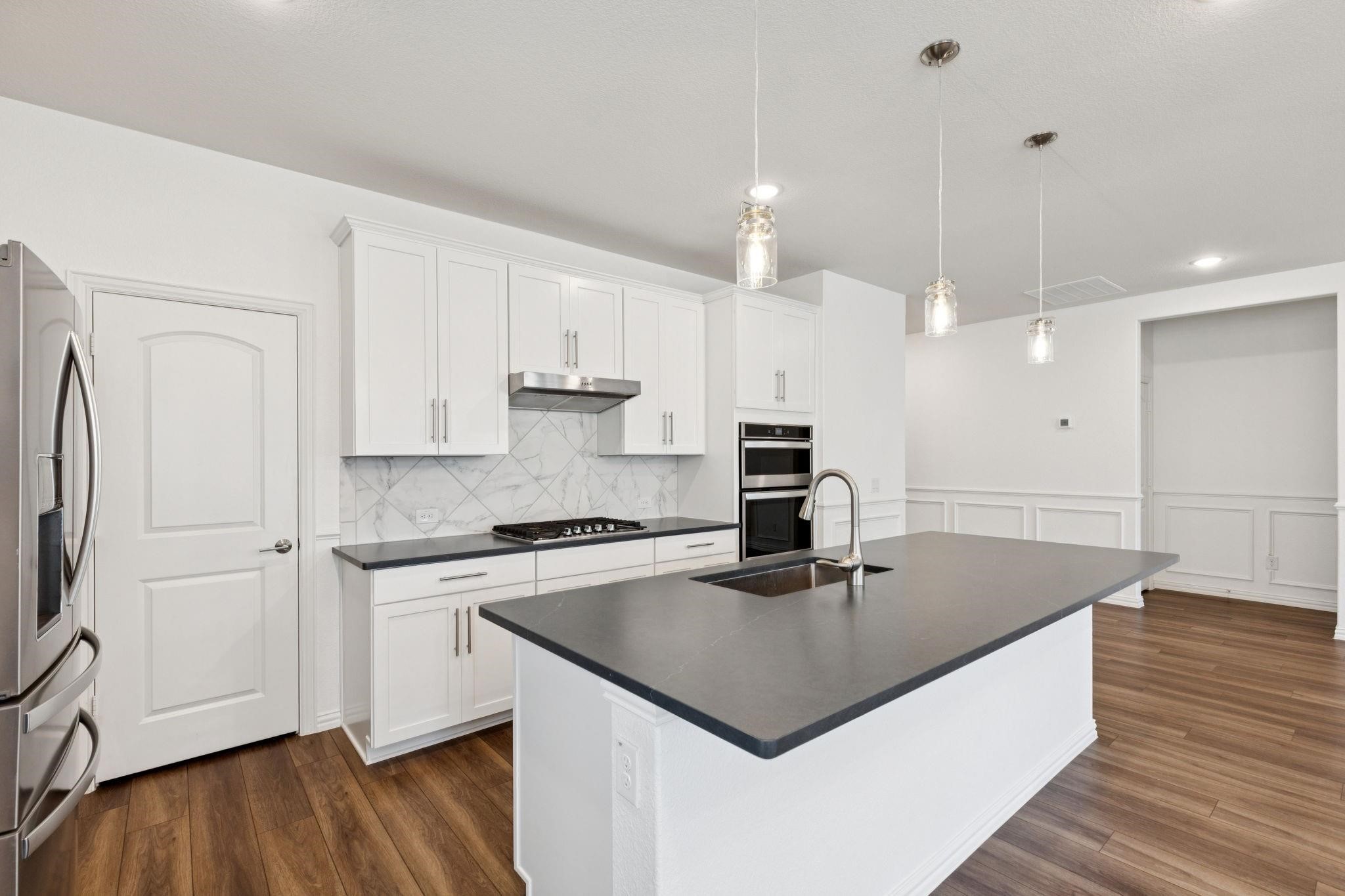 2412 Rooster Lane