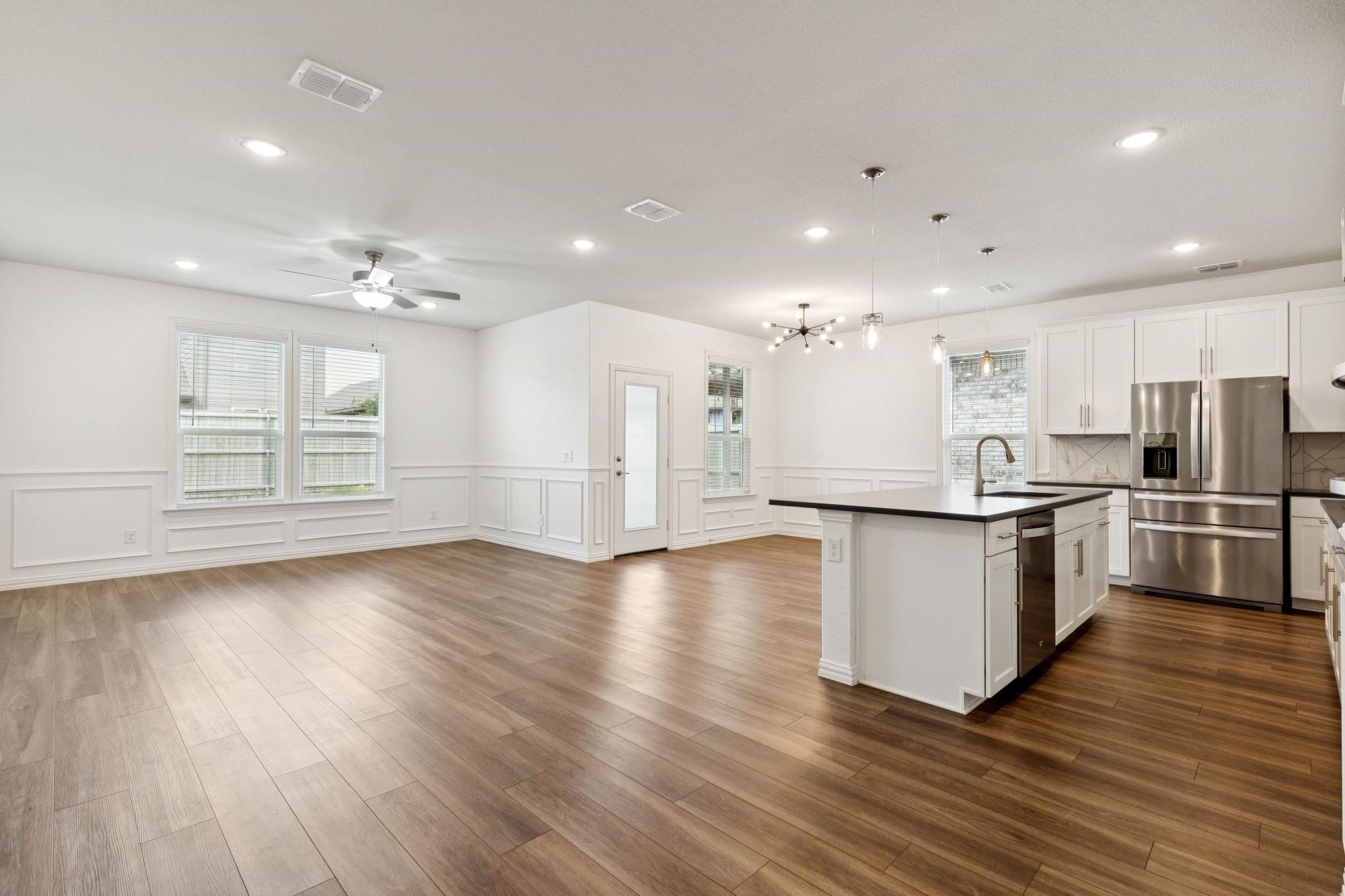 2412 Rooster Lane