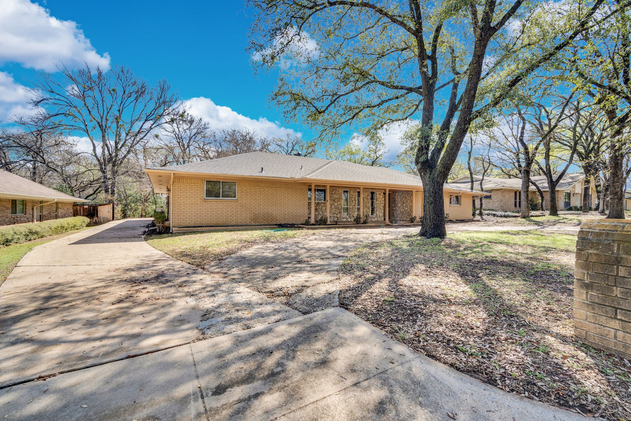 1105 Greenbriar Lane
