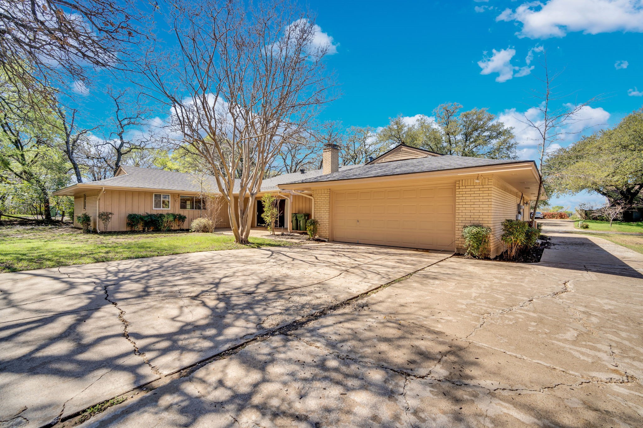 1105 Greenbriar Lane