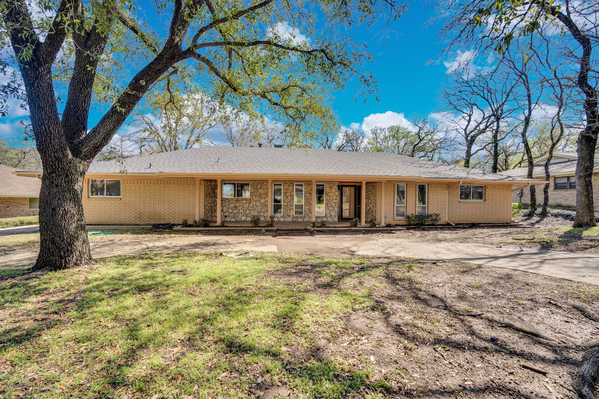 1105 Greenbriar Lane