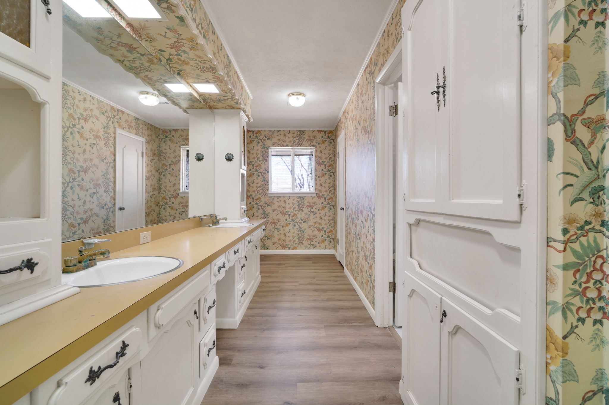 1105 Greenbriar Lane