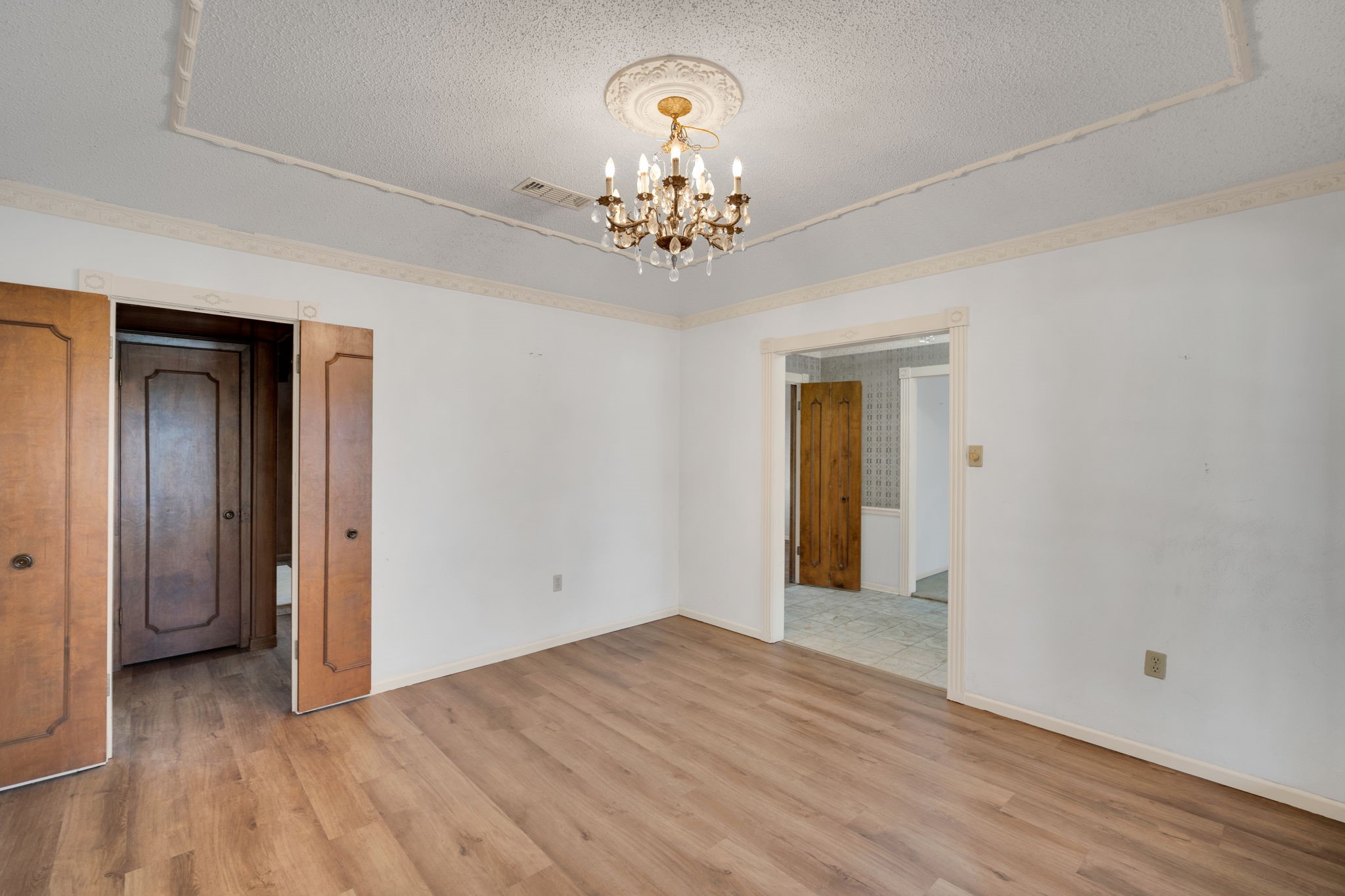 1105 Greenbriar Lane