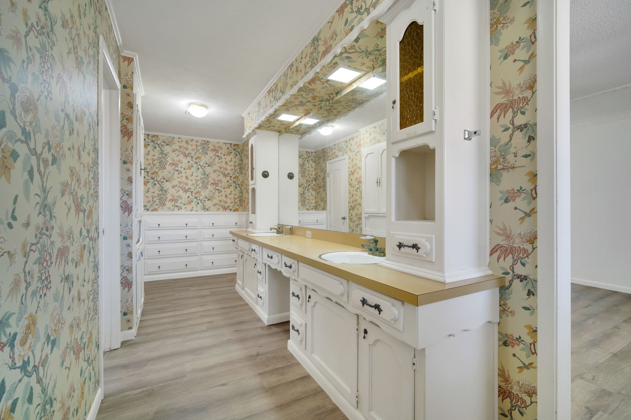 1105 Greenbriar Lane