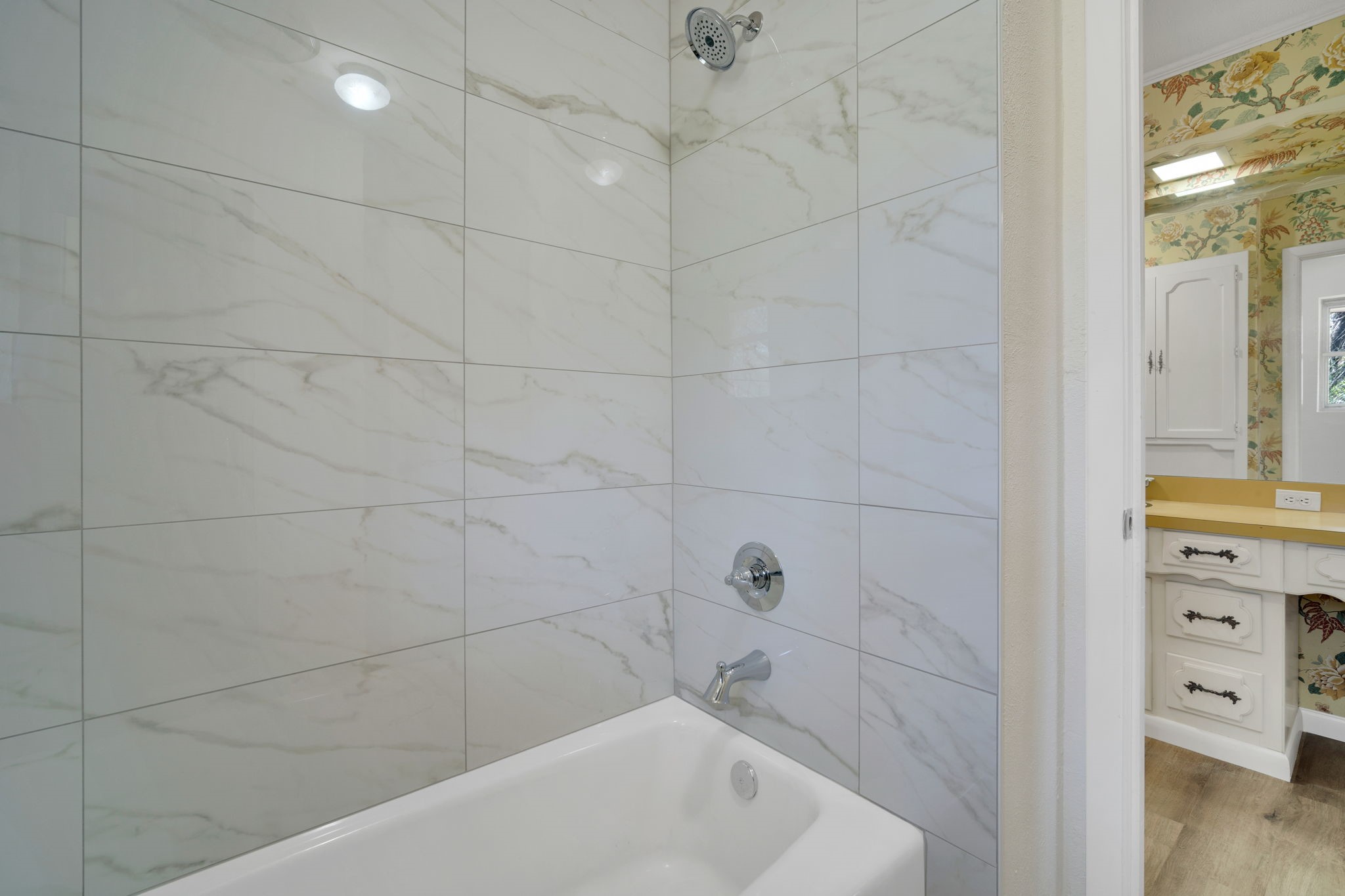 1105 Greenbriar Lane