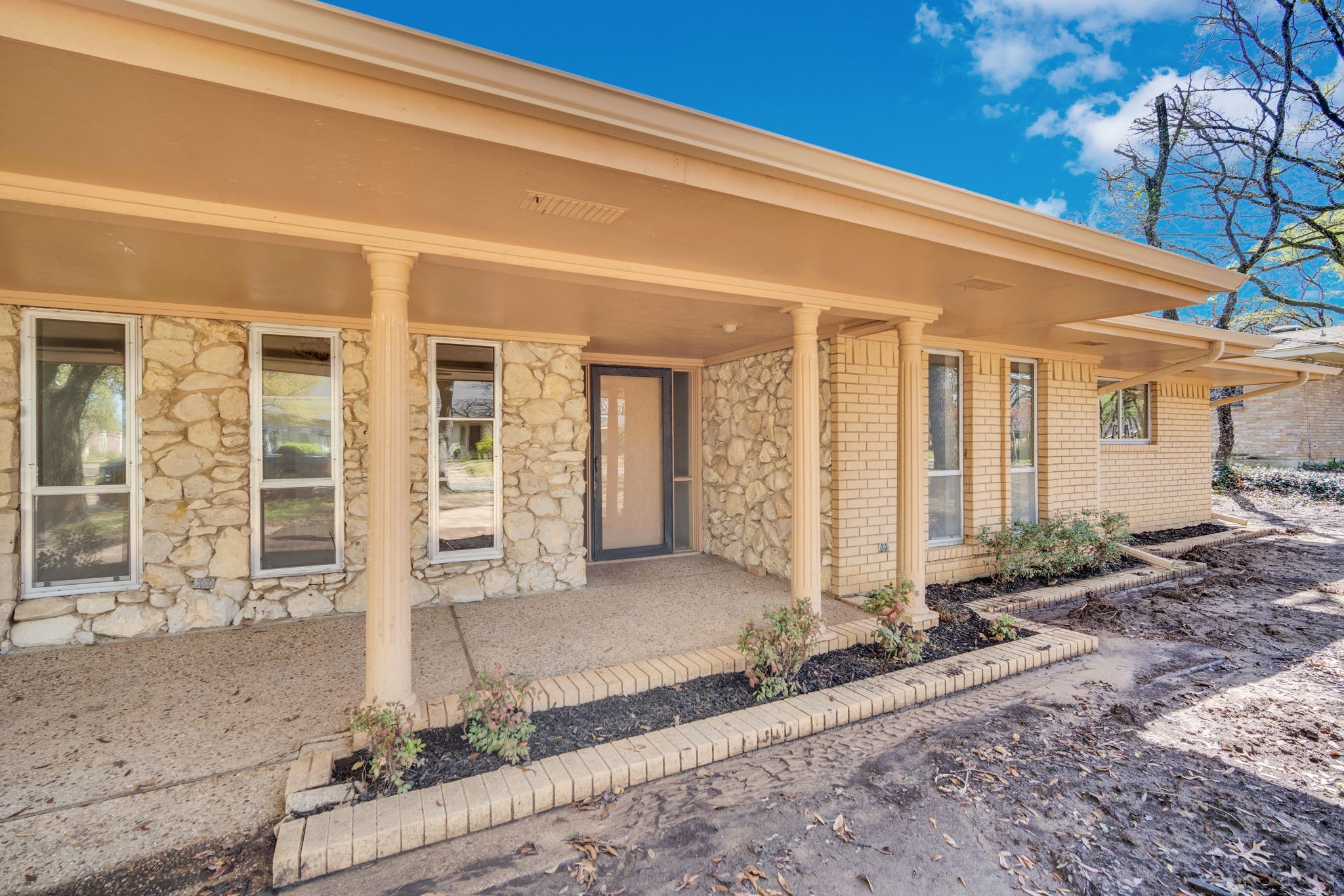 1105 Greenbriar Lane