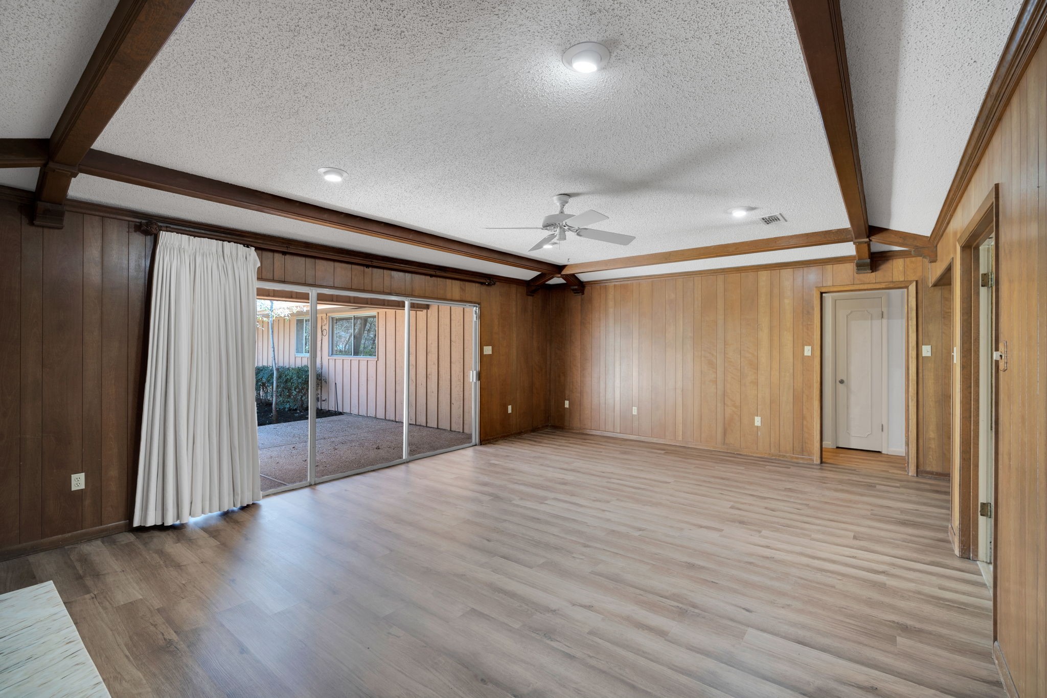 1105 Greenbriar Lane