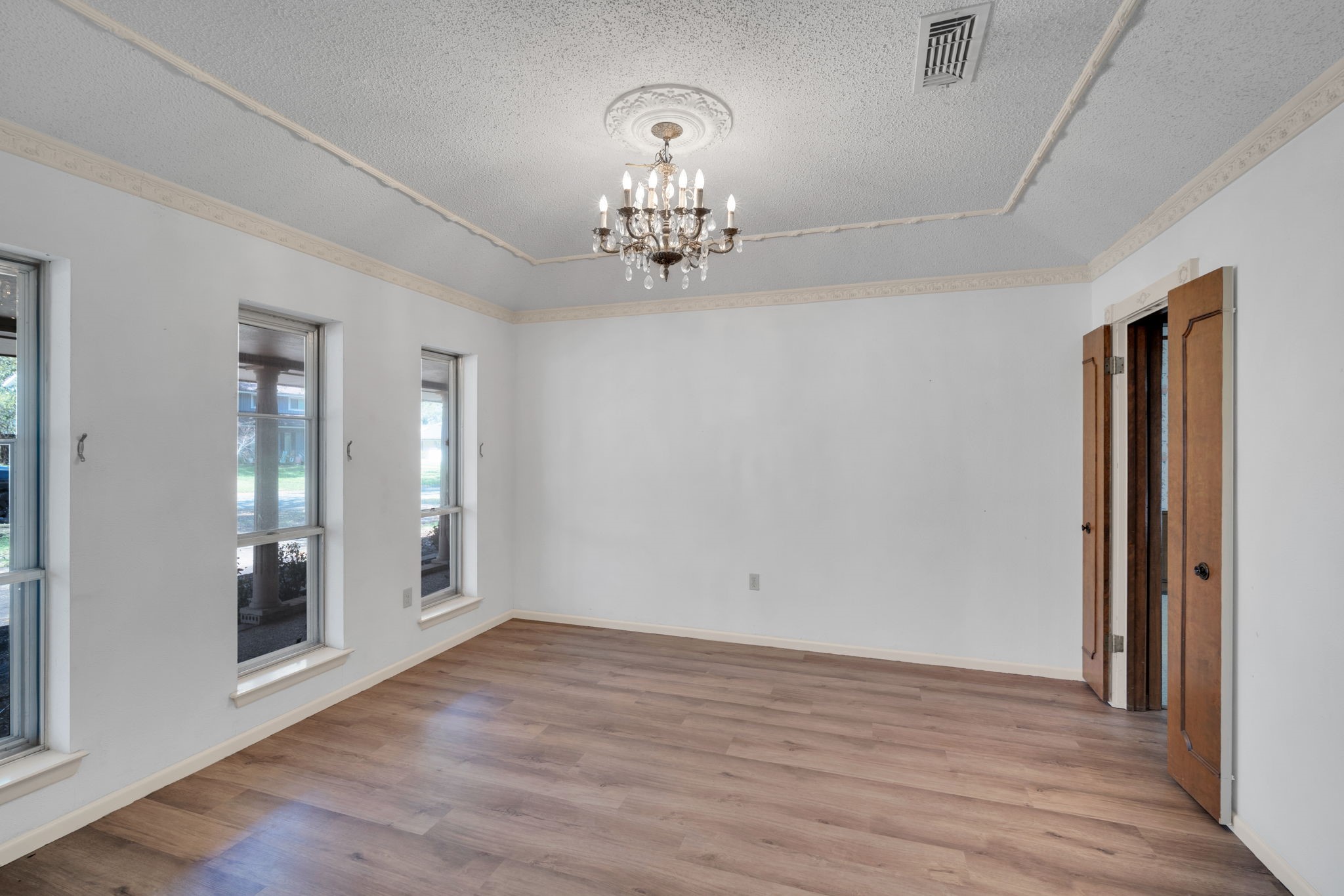 1105 Greenbriar Lane