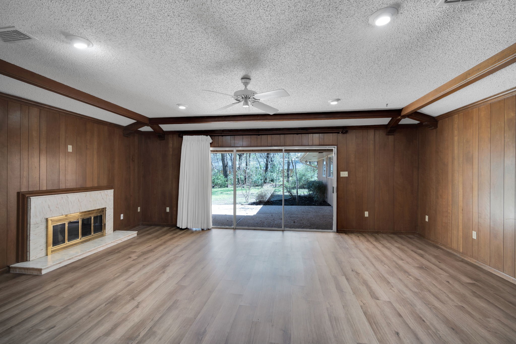 1105 Greenbriar Lane