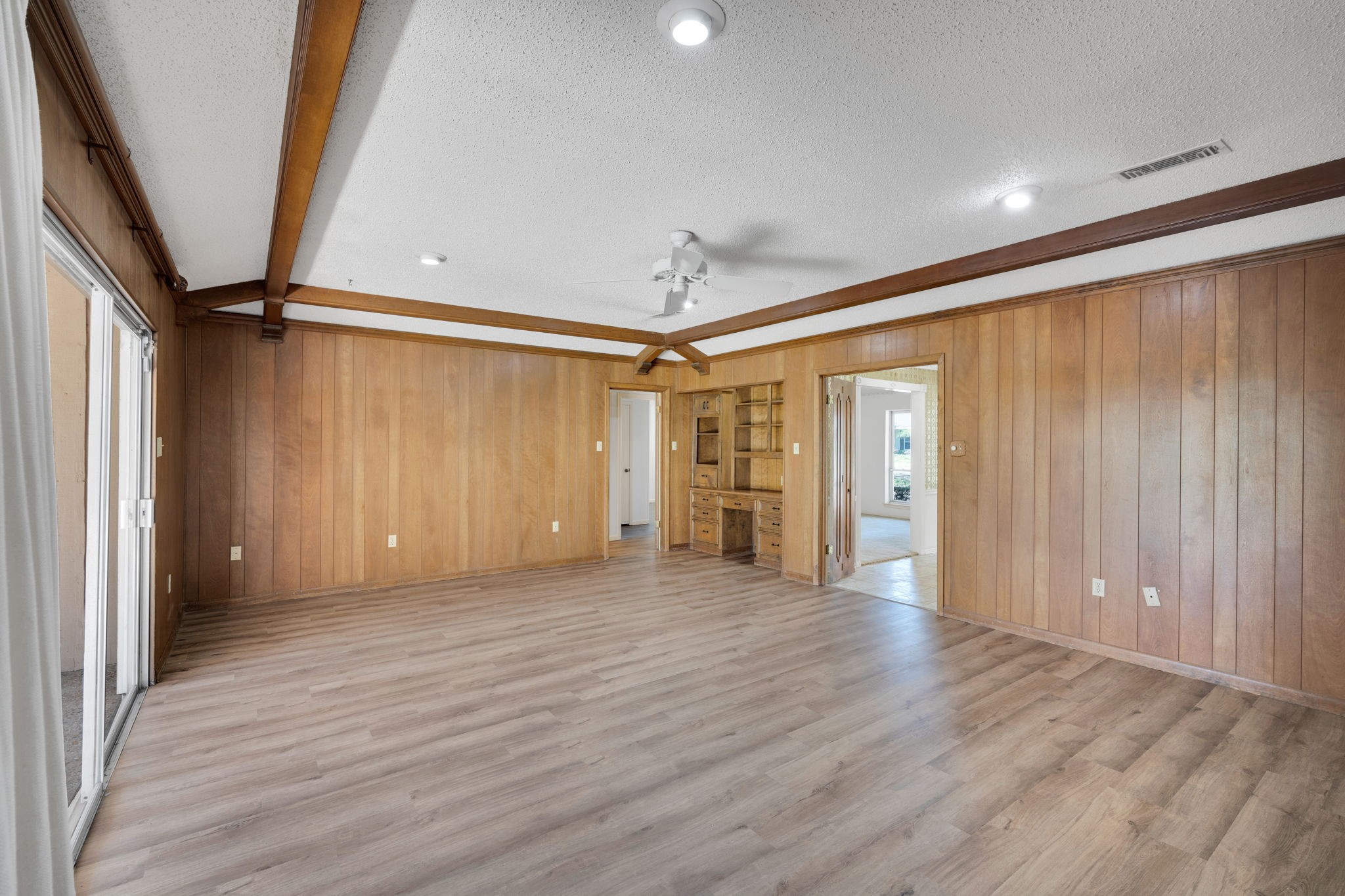 1105 Greenbriar Lane