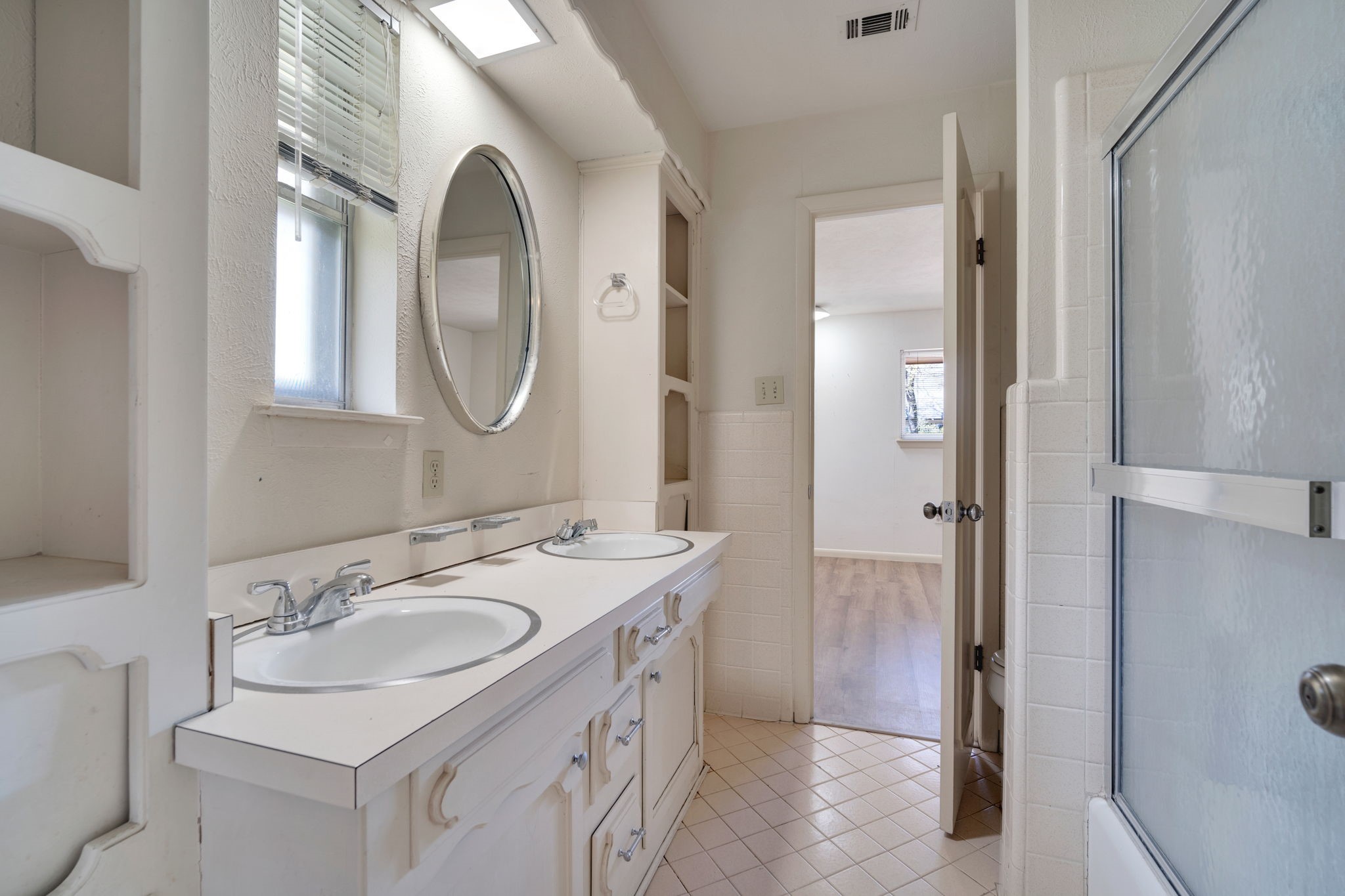 1105 Greenbriar Lane