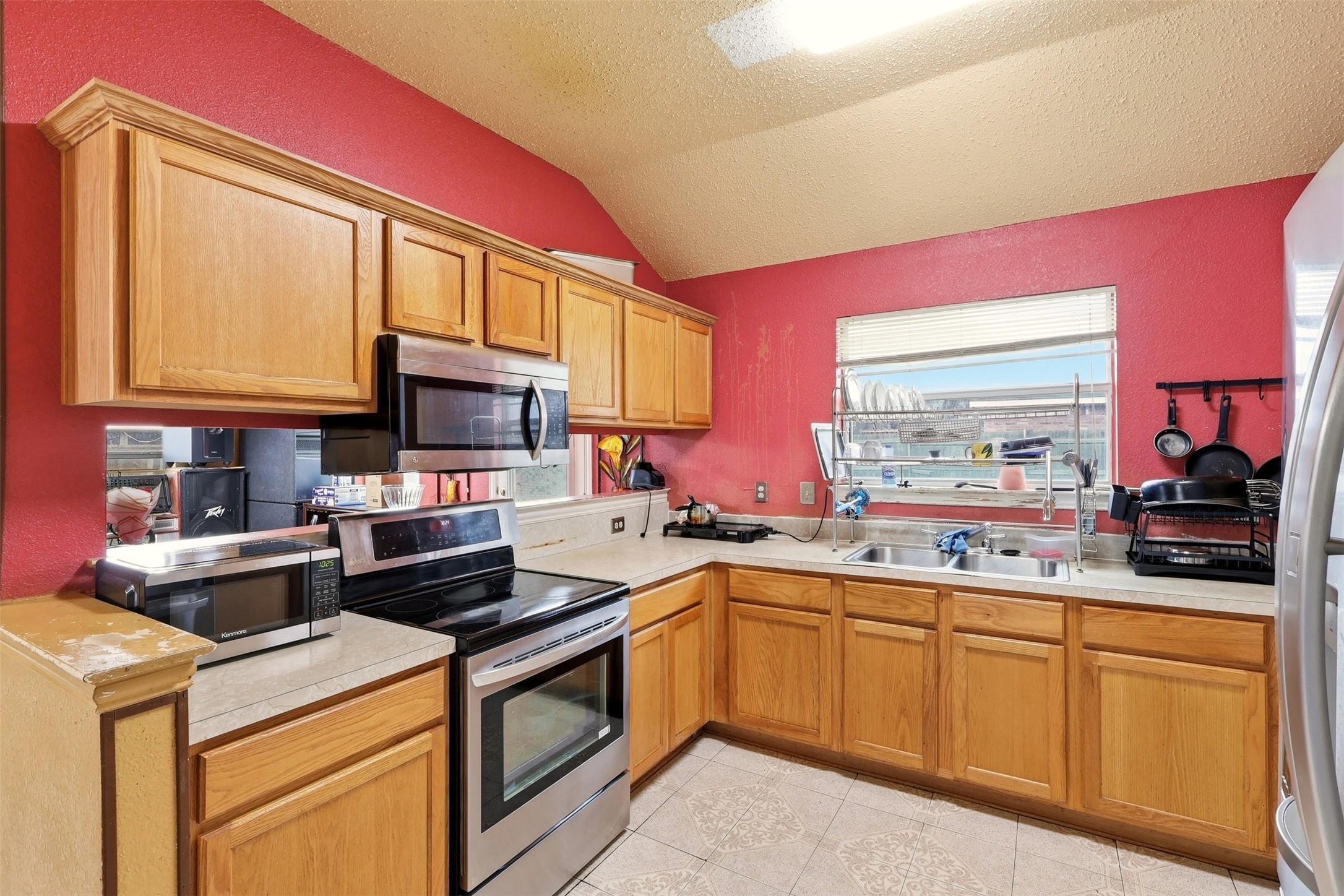 606 W 6th Street
