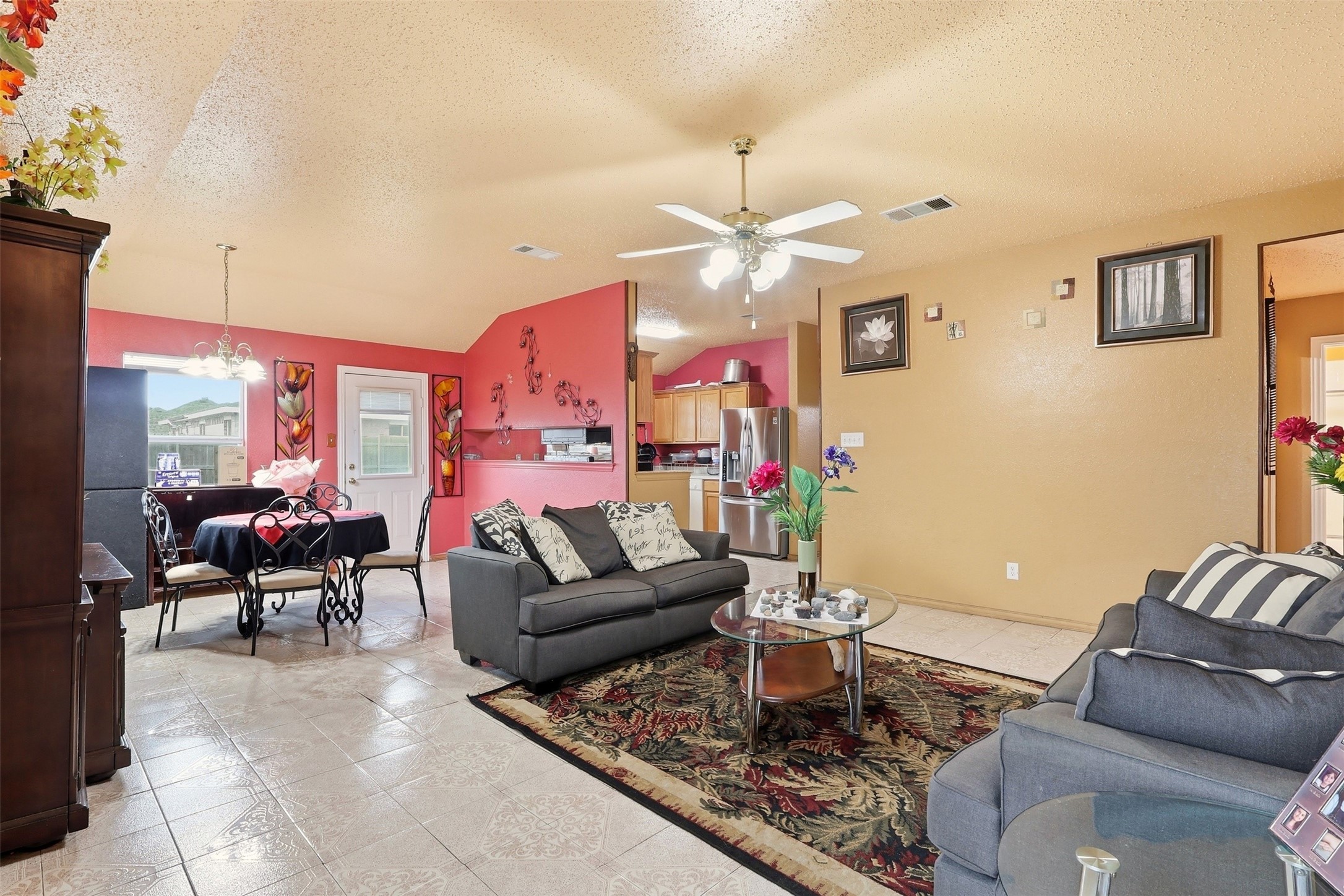 606 W 6th Street