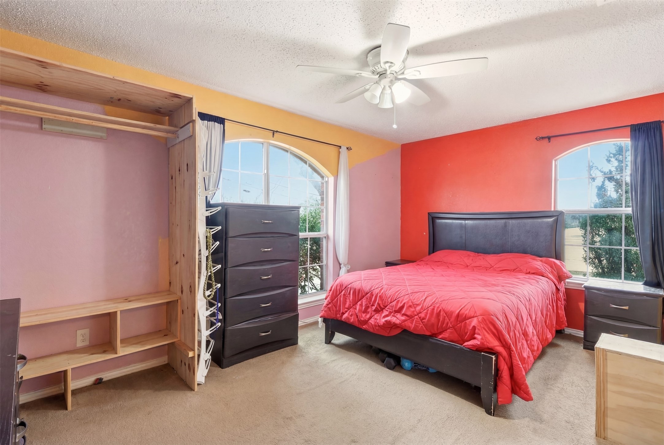 606 W 6th Street