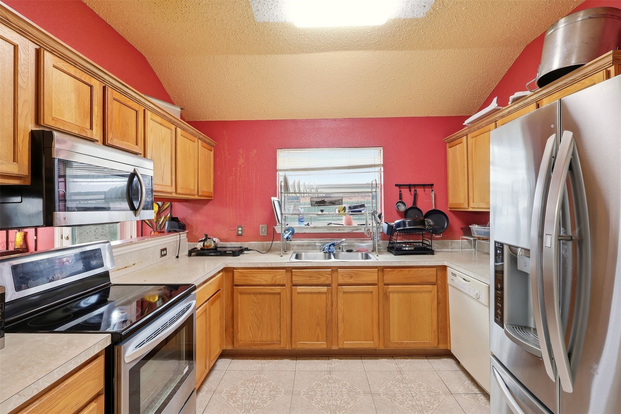 606 W 6th Street