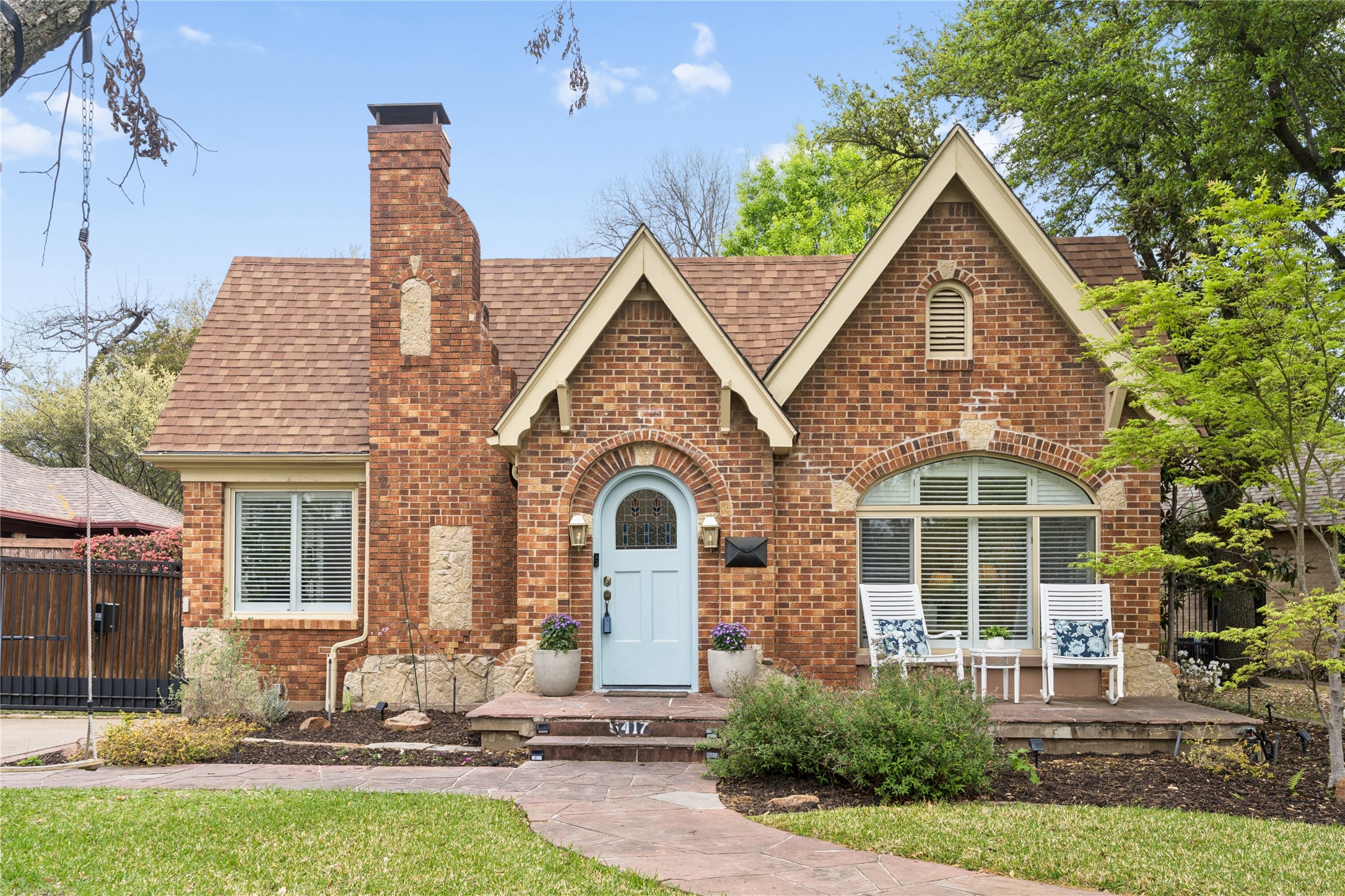 6417 Lakeshore Drive