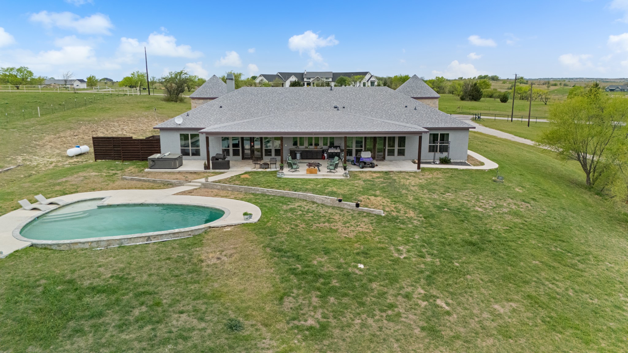 1395 Private Road 4011