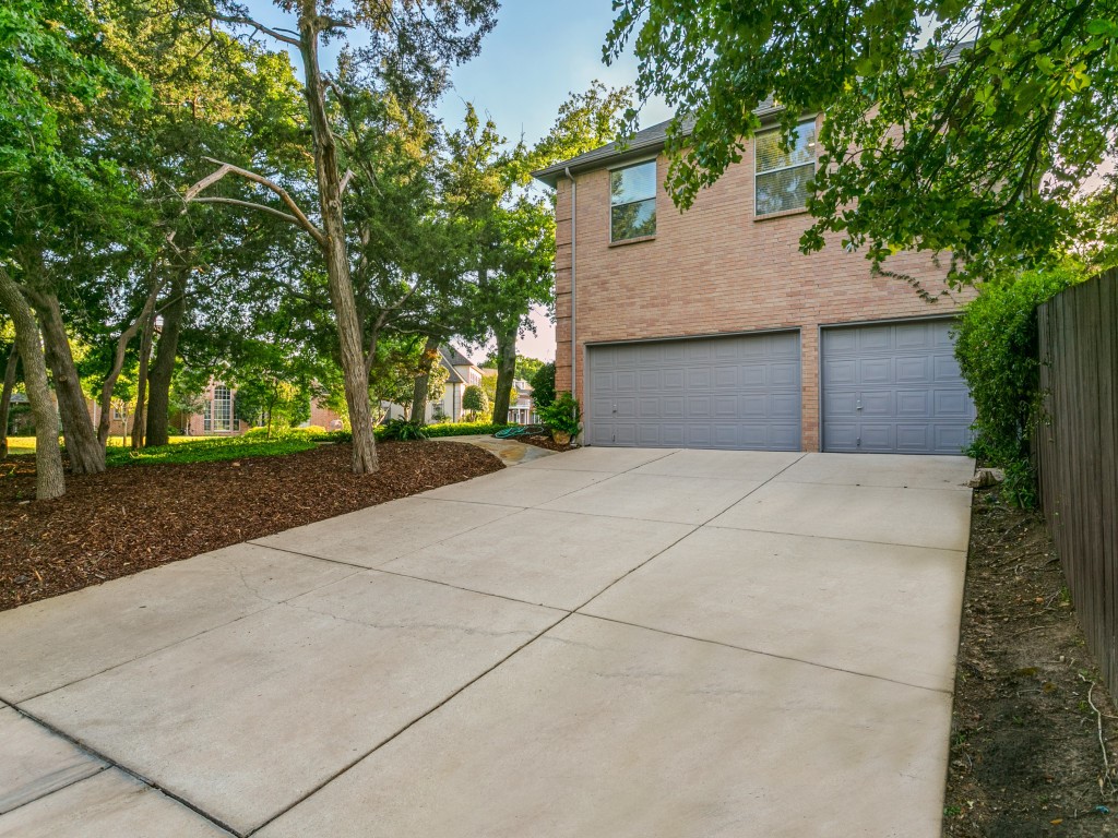 701 Lakehurst Court