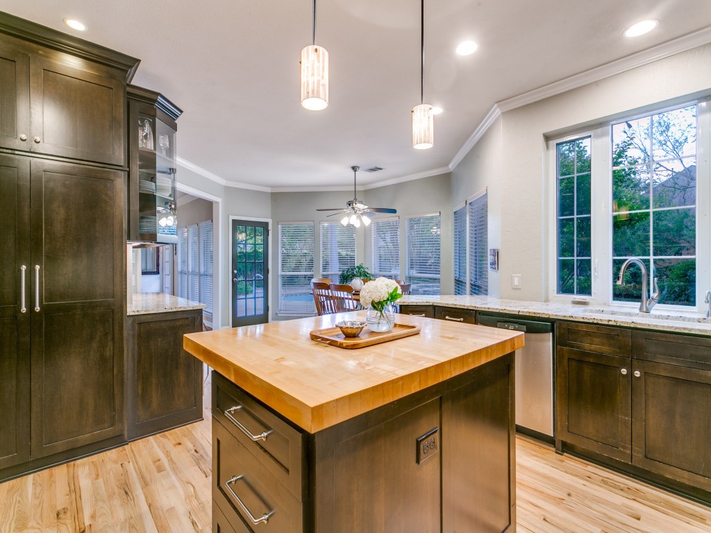 701 Lakehurst Court