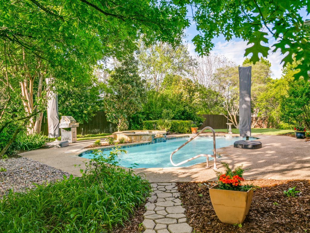 701 Lakehurst Court