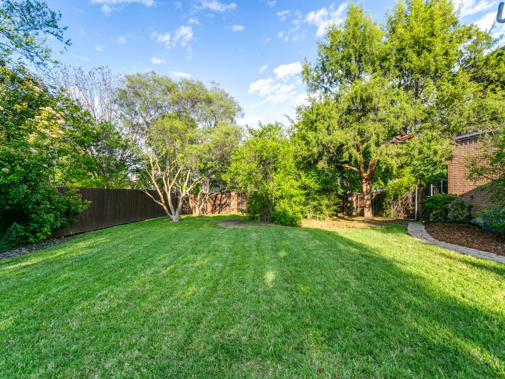 701 Lakehurst Court
