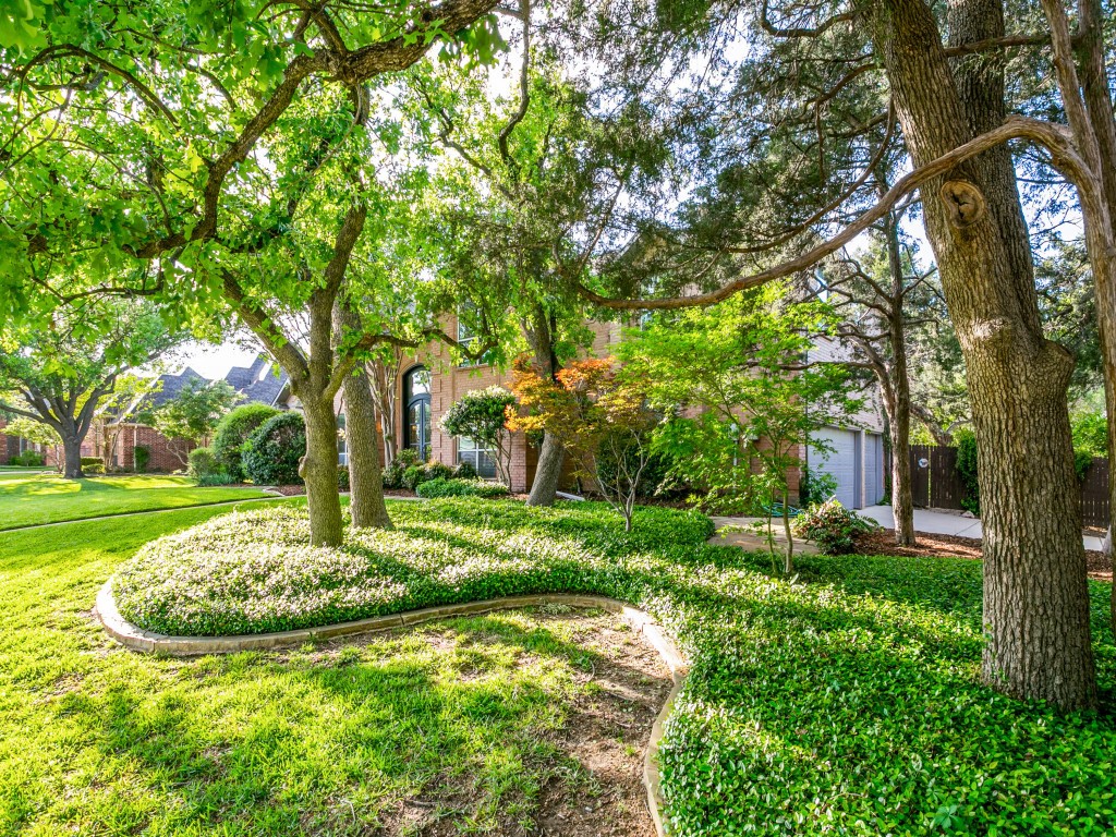 701 Lakehurst Court