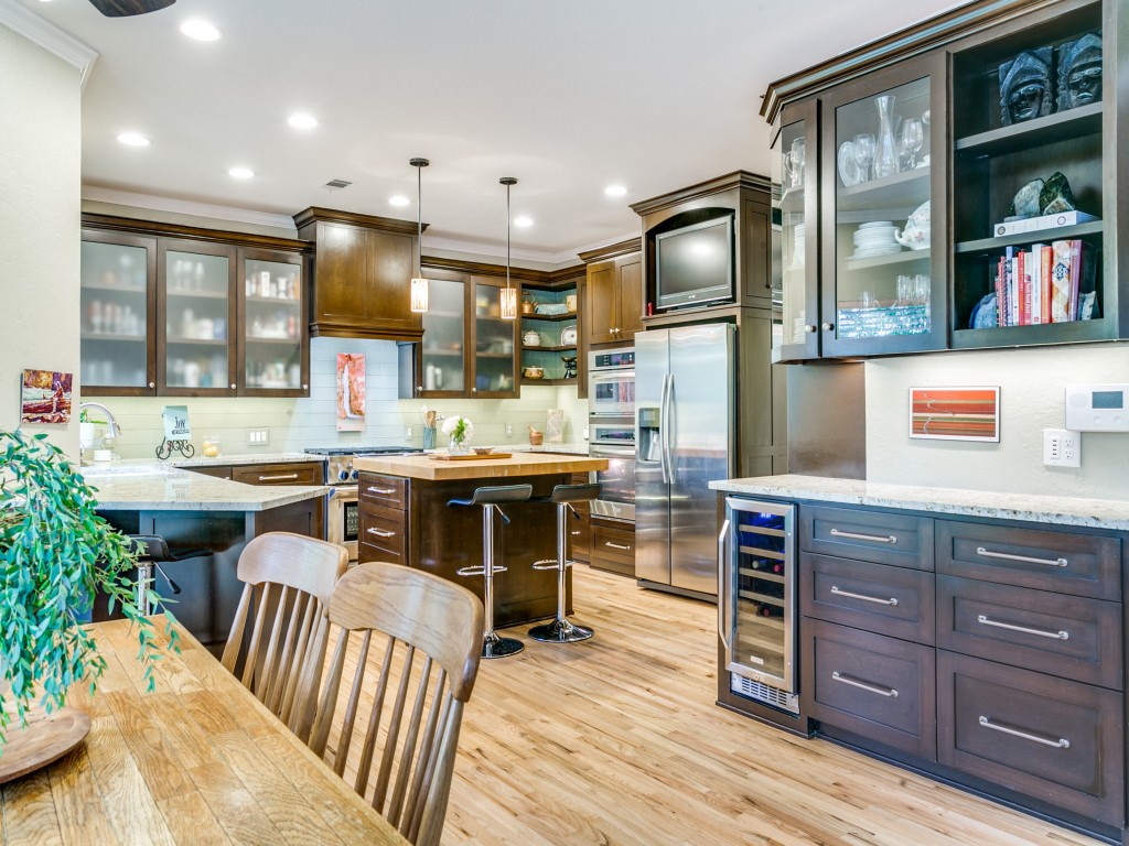 701 Lakehurst Court