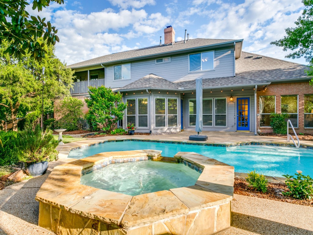 701 Lakehurst Court