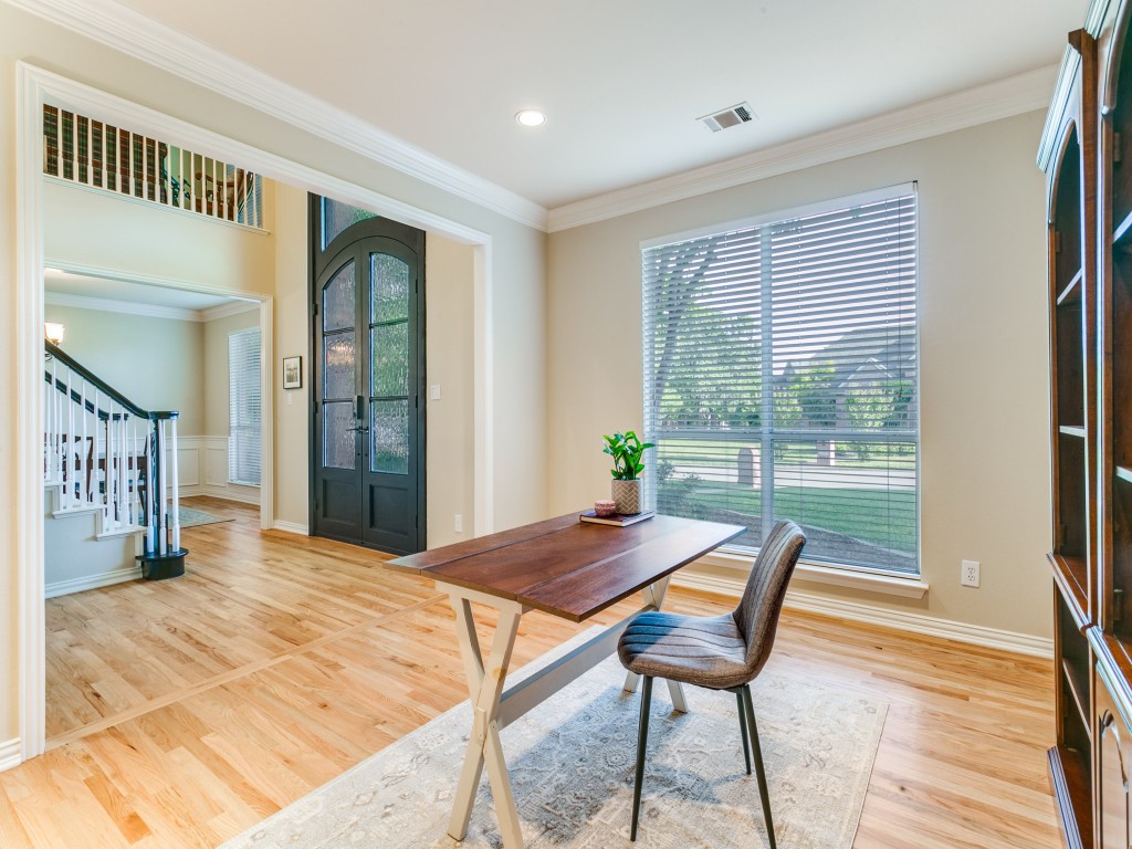 701 Lakehurst Court