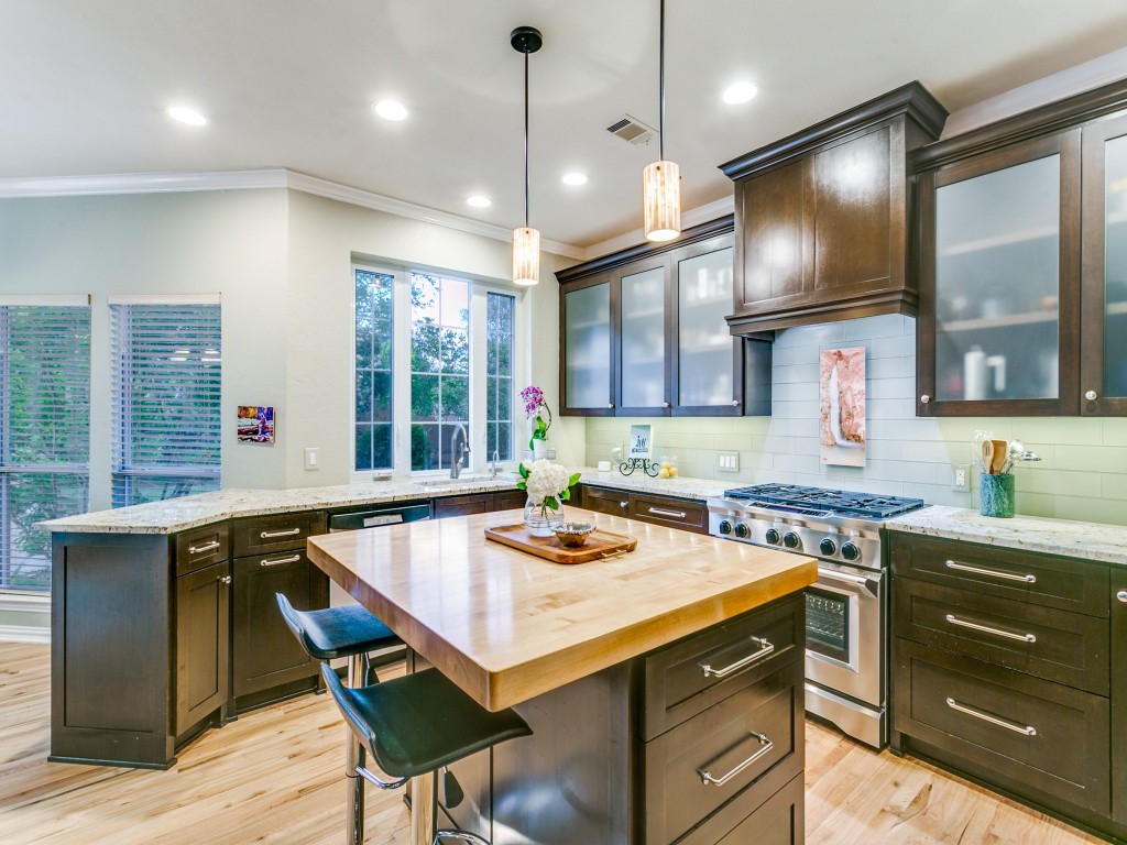 701 Lakehurst Court