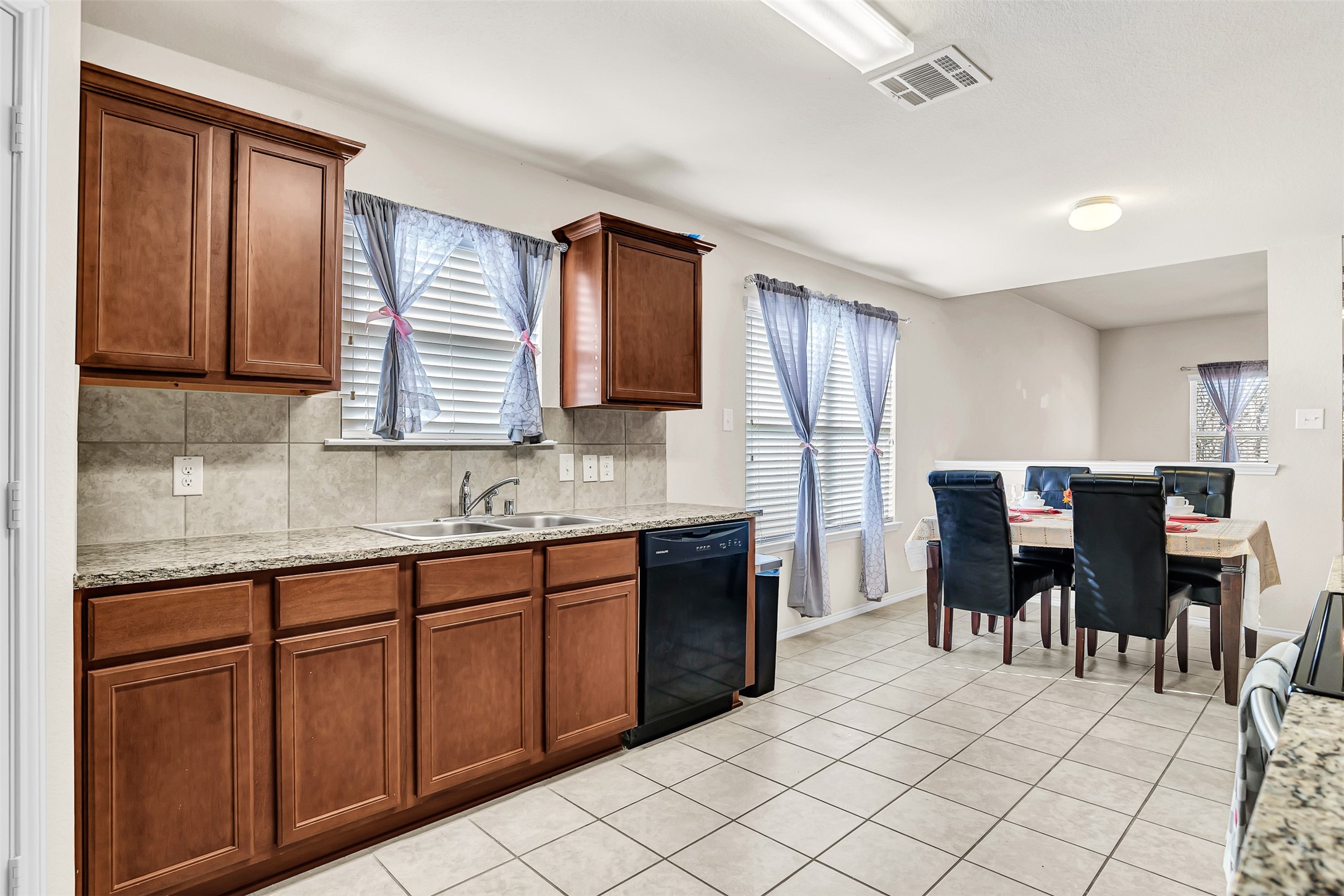 1201 Jasper Crossing