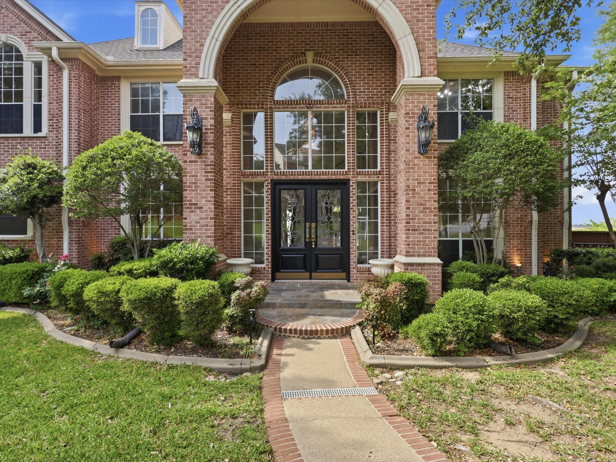 5815 Bay Club Drive
