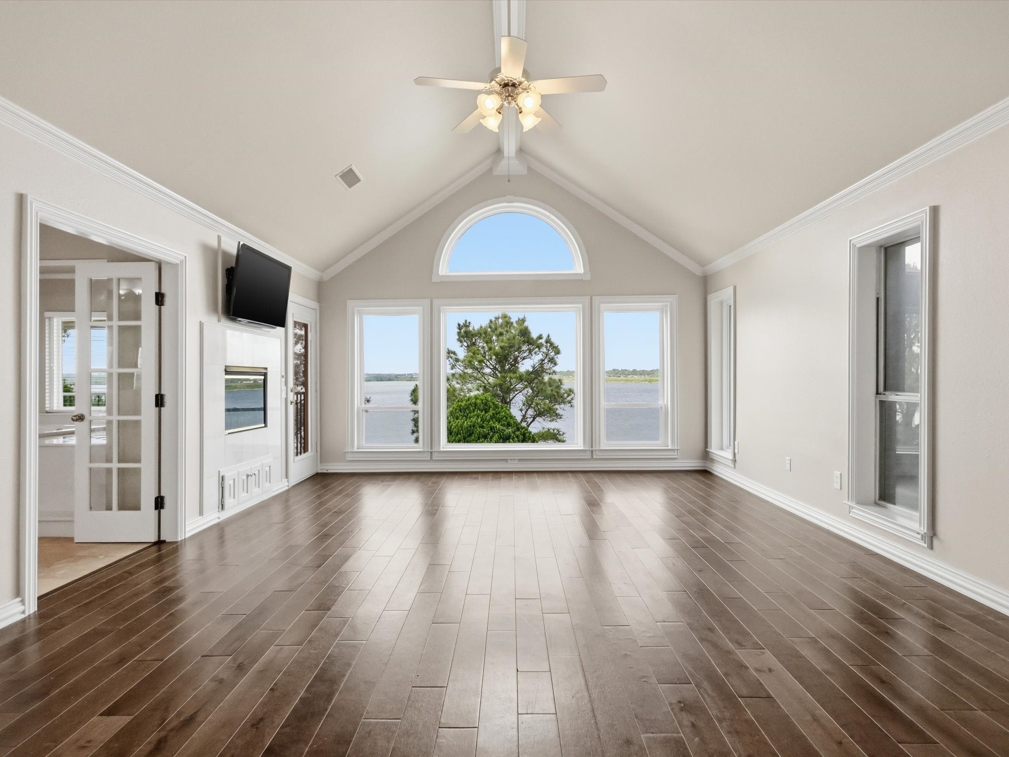 5815 Bay Club Drive