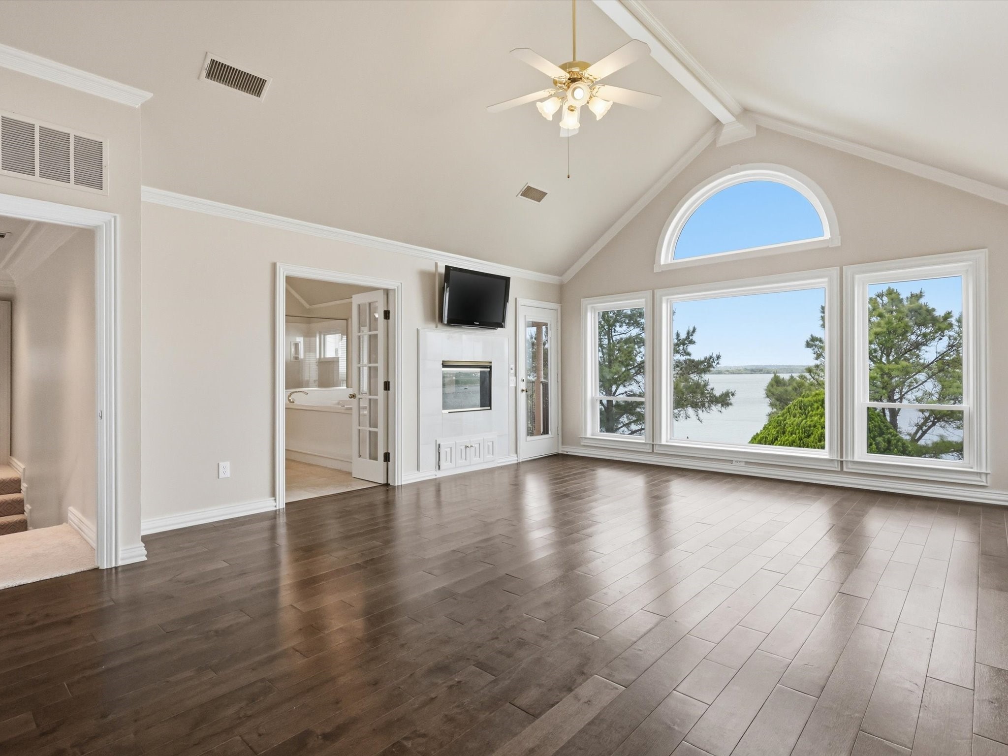 5815 Bay Club Drive