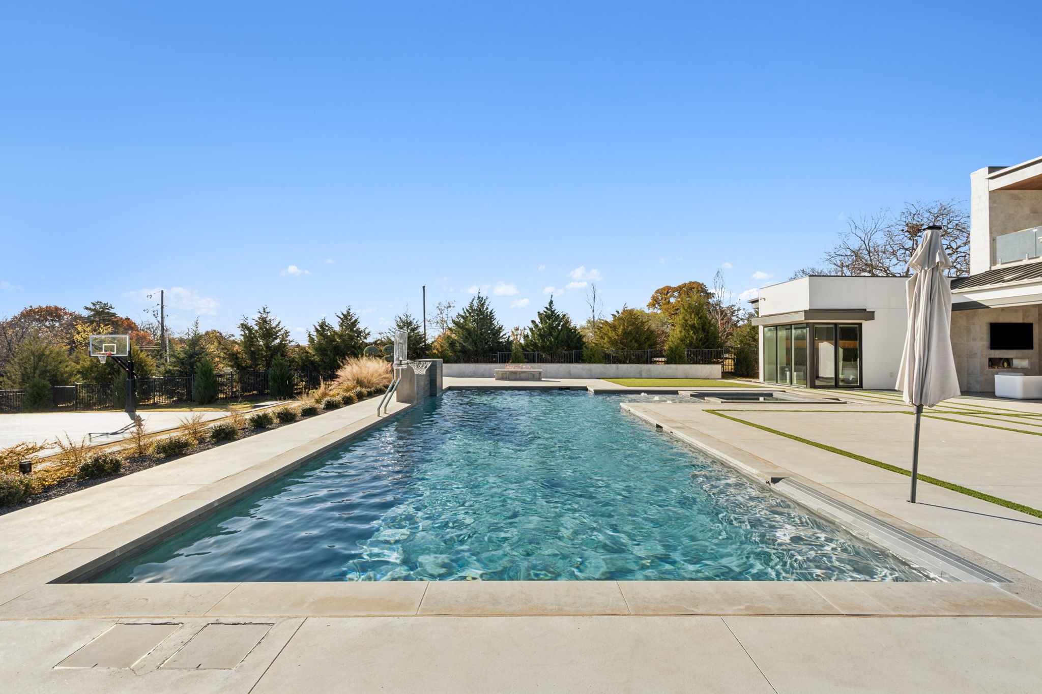 4301 Saddleback Lane