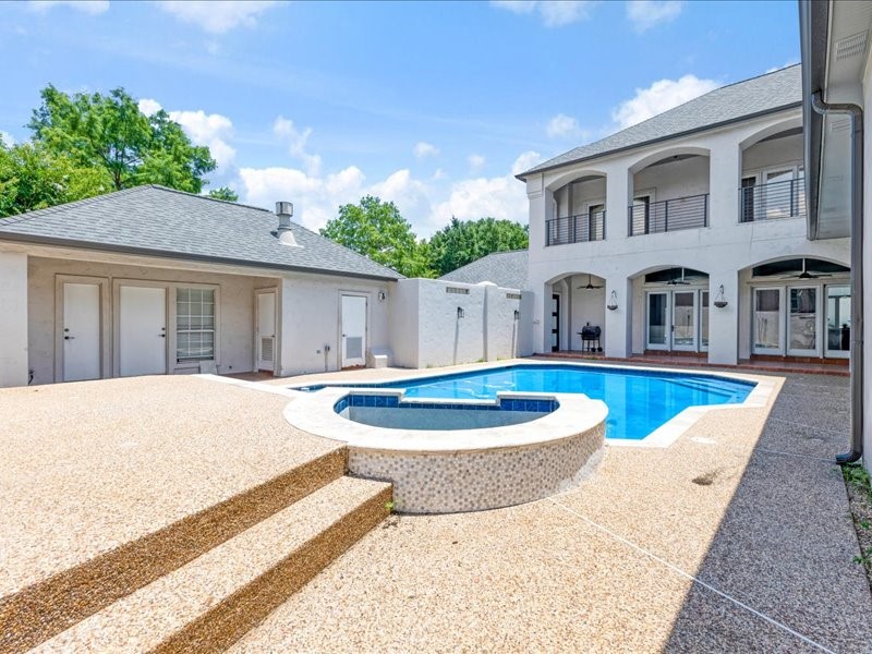 911 Walnut Falls Circle