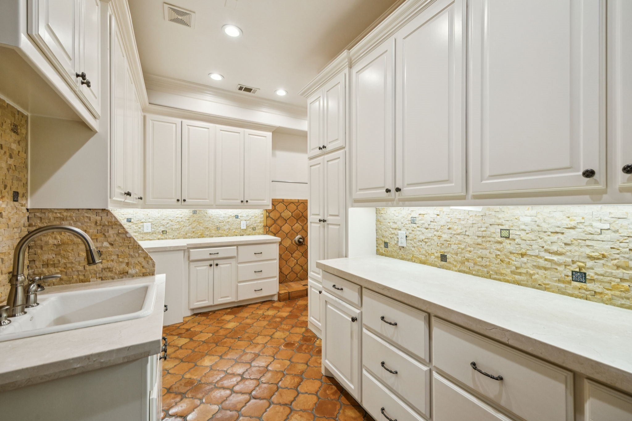 1900 Shady Oaks Drive