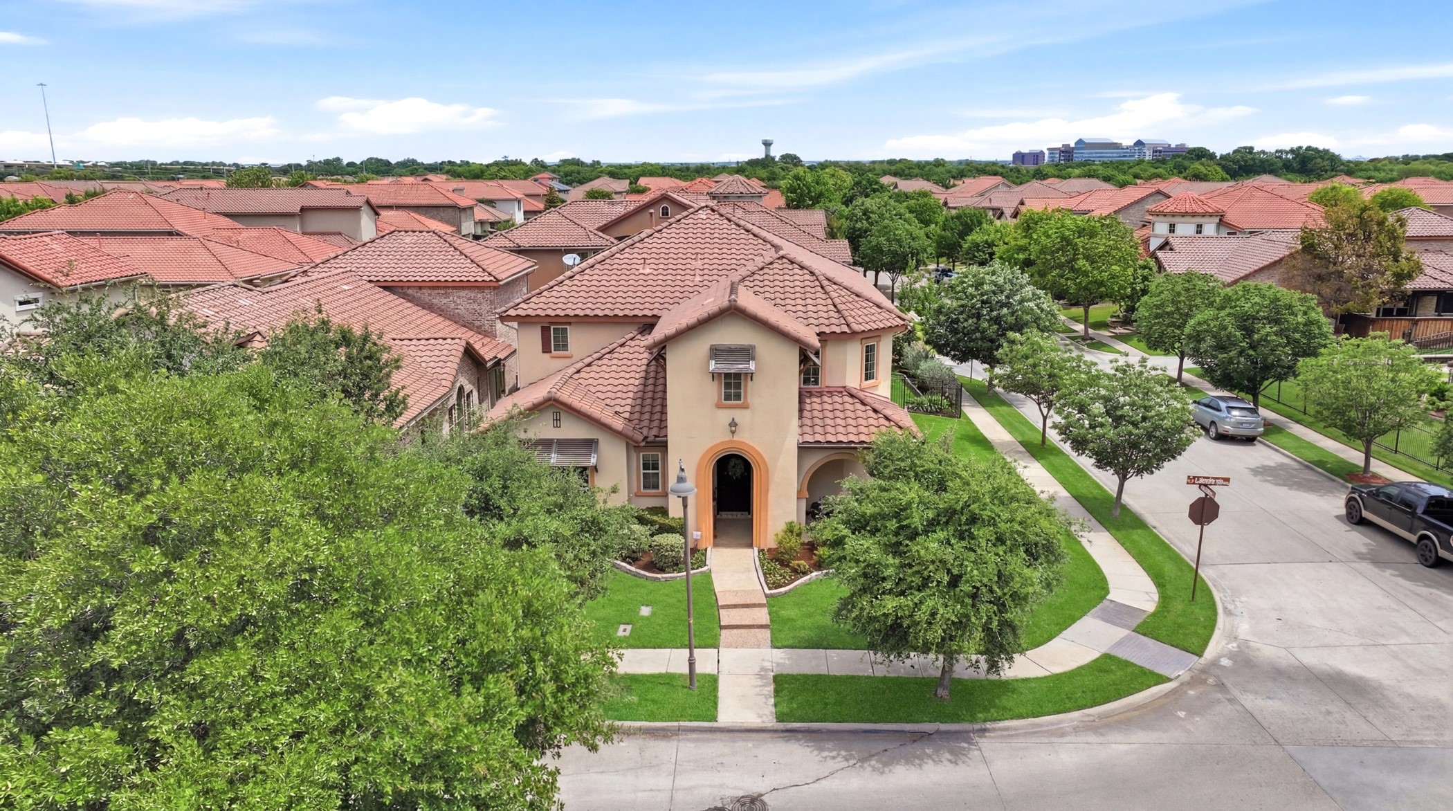 1616 Camino Lago