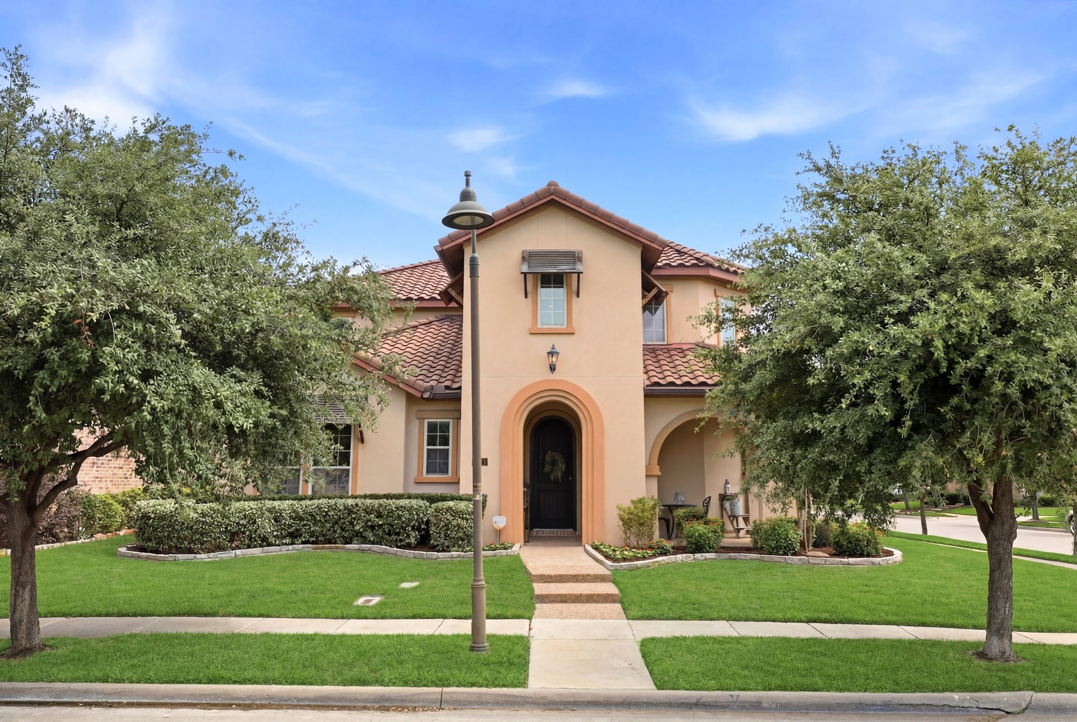 1616 Camino Lago